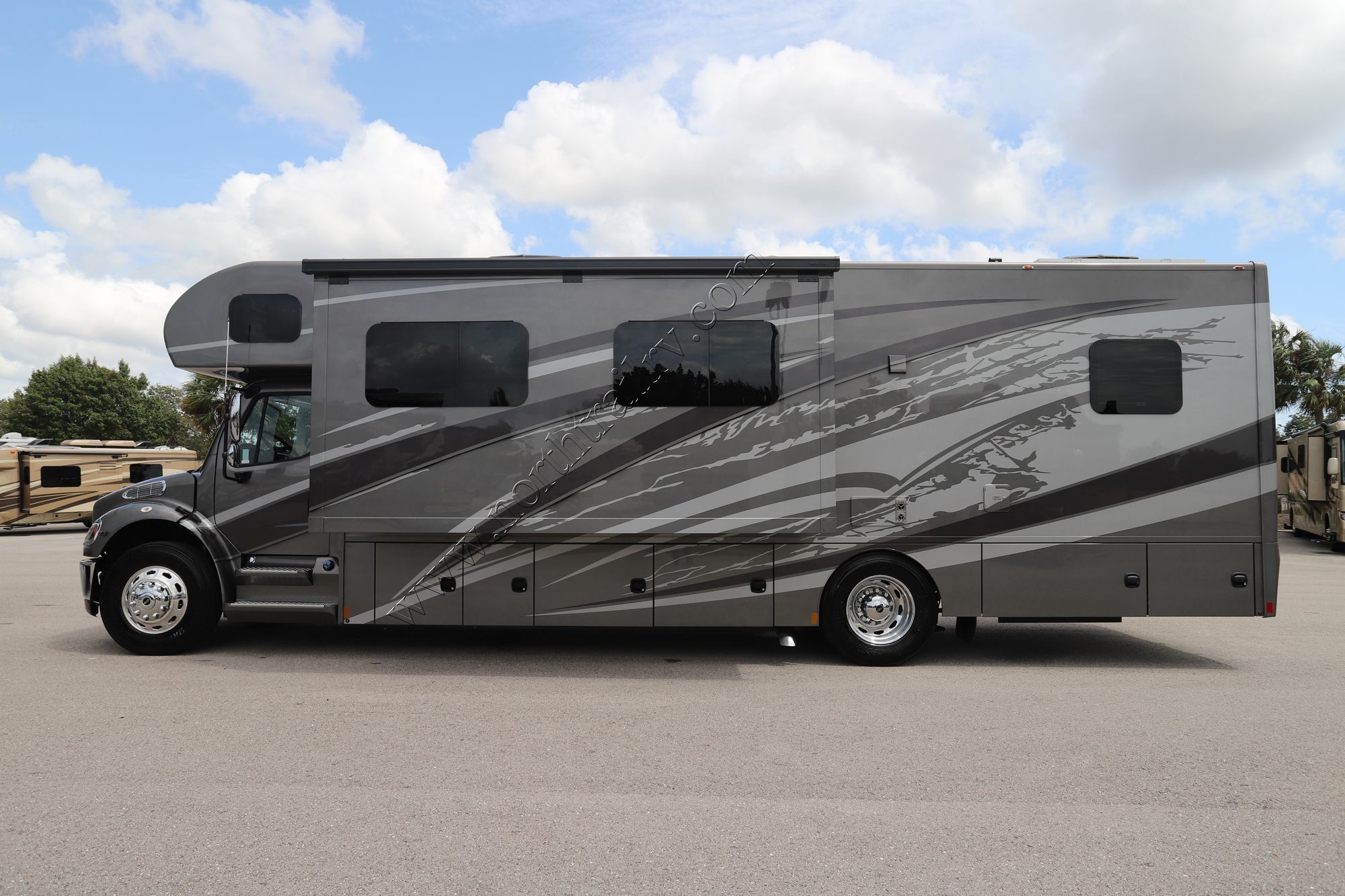 New 2022 Renegade Rv Valencia 35MB Super C  For Sale