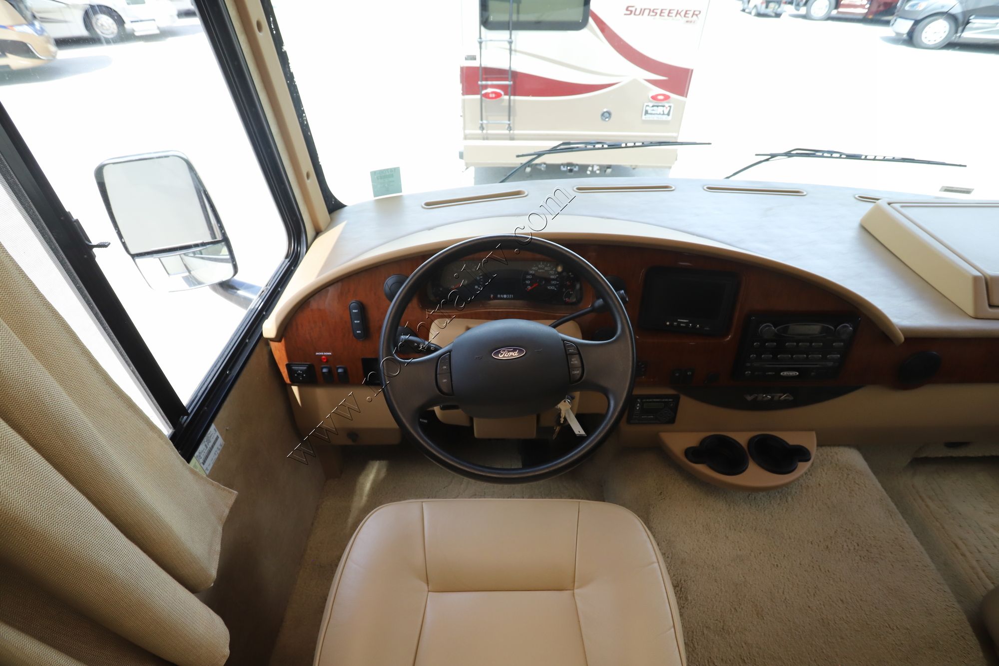 Used 2013 Winnebago Vista 30T Class A  For Sale