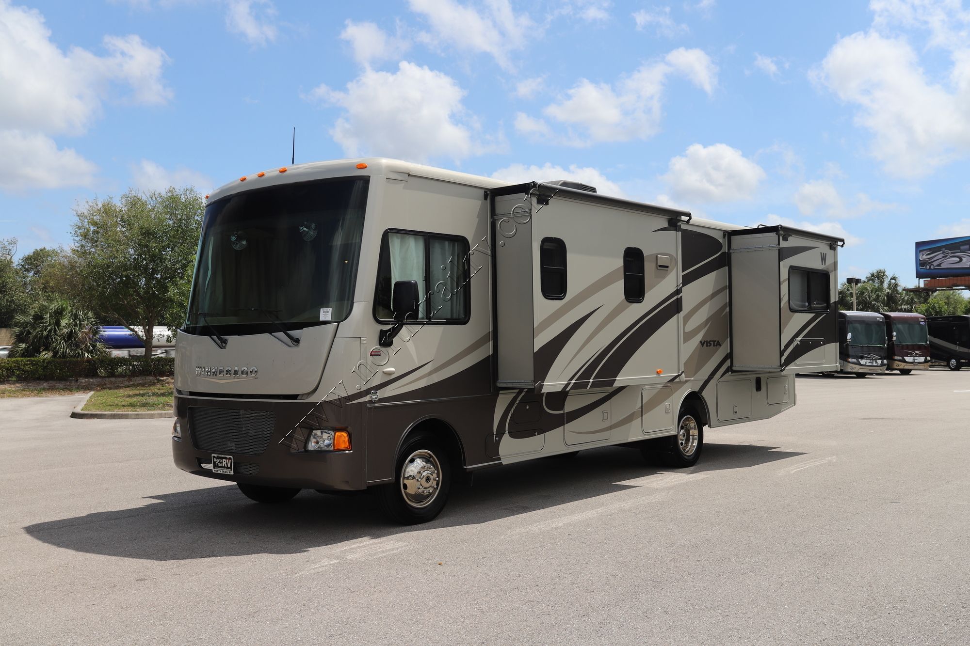 Used 2013 Winnebago Vista 30T Class A  For Sale