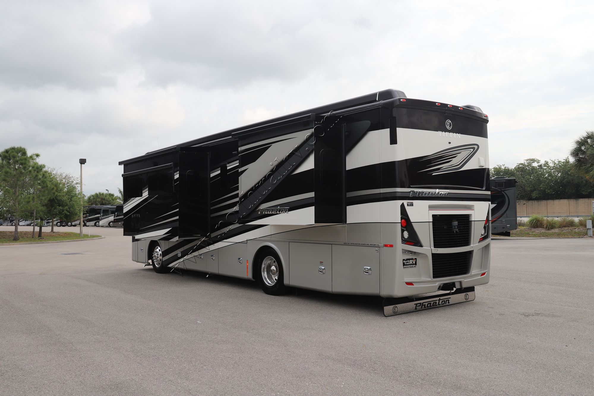 Used 2022 Tiffin Motor Homes Phaeton 36SH Class A  For Sale