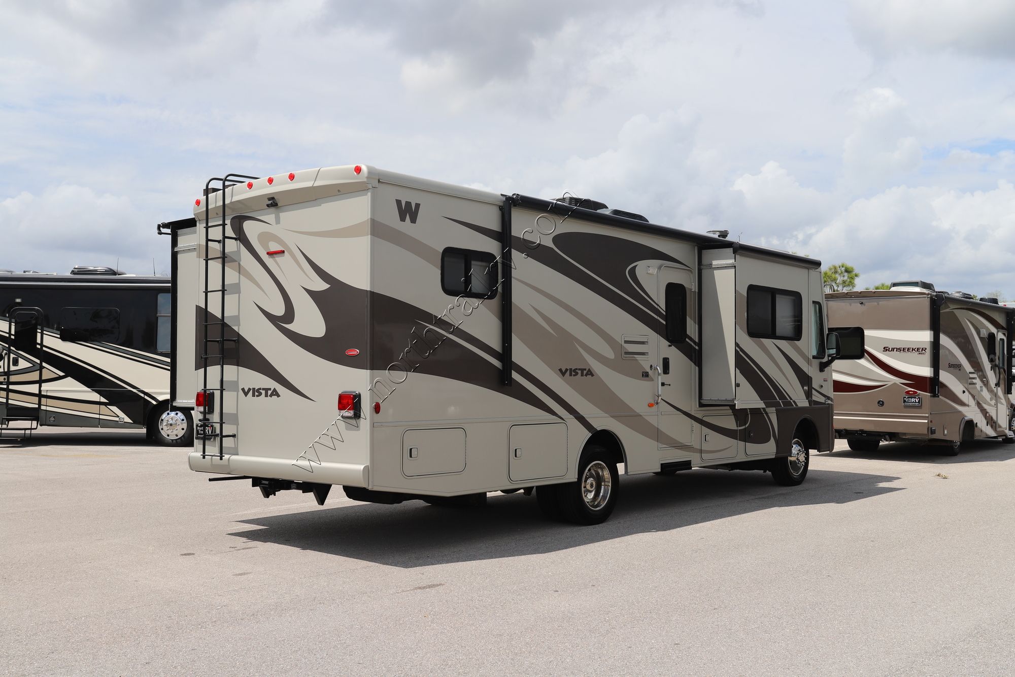 Used 2013 Winnebago Vista 30T Class A  For Sale