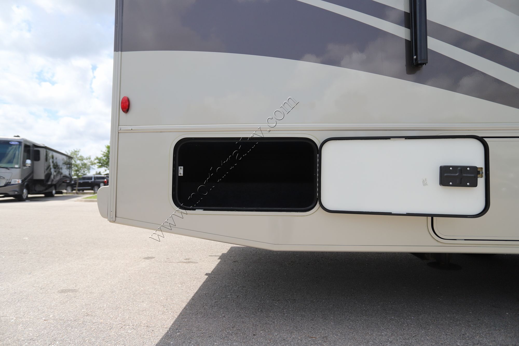 Used 2013 Winnebago Vista 30T Class A  For Sale