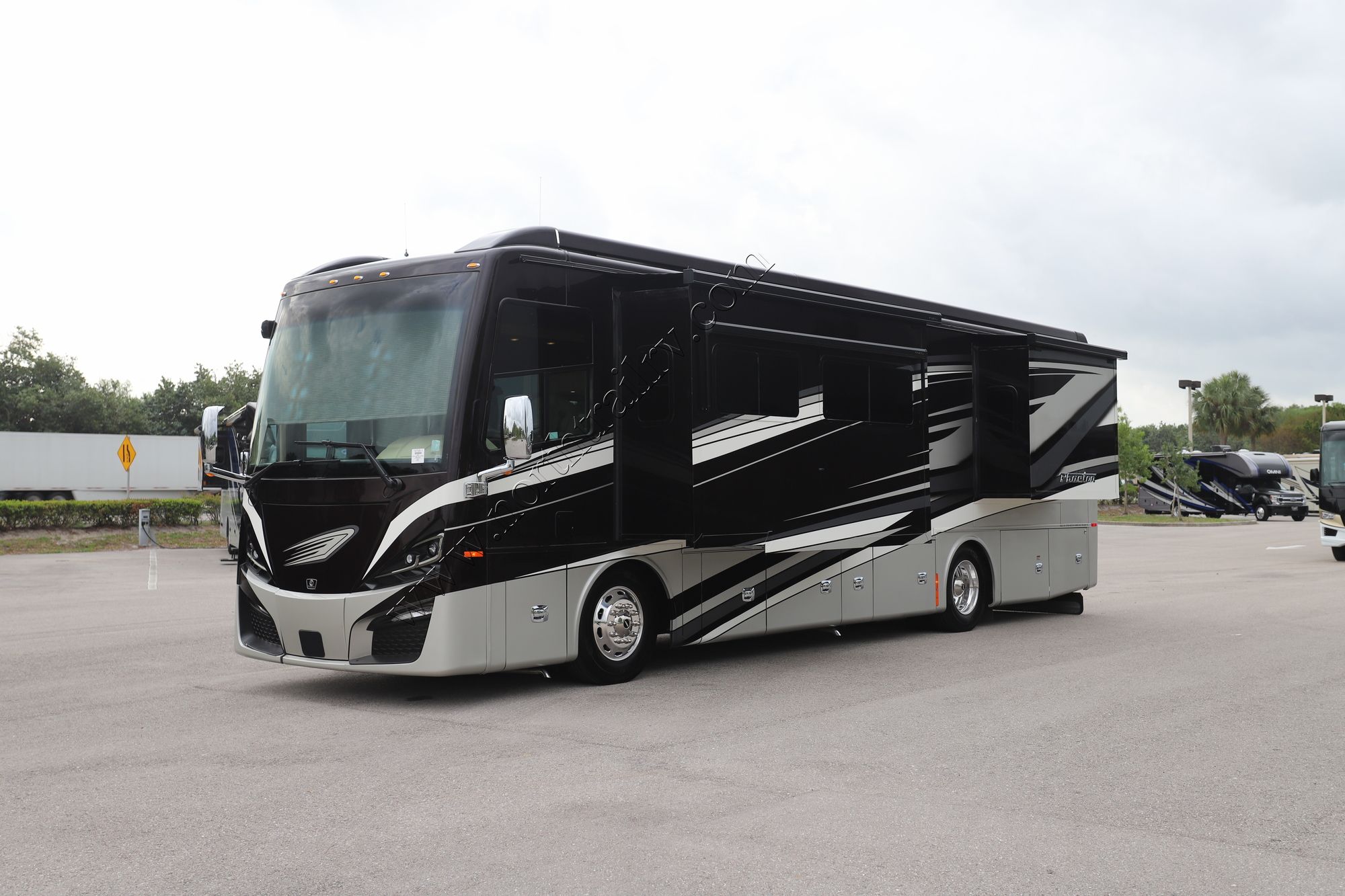 Used 2022 Tiffin Motor Homes Phaeton 36SH Class A  For Sale