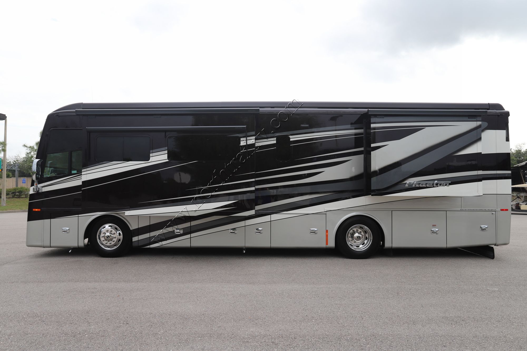 Used 2022 Tiffin Motor Homes Phaeton 36SH Class A  For Sale