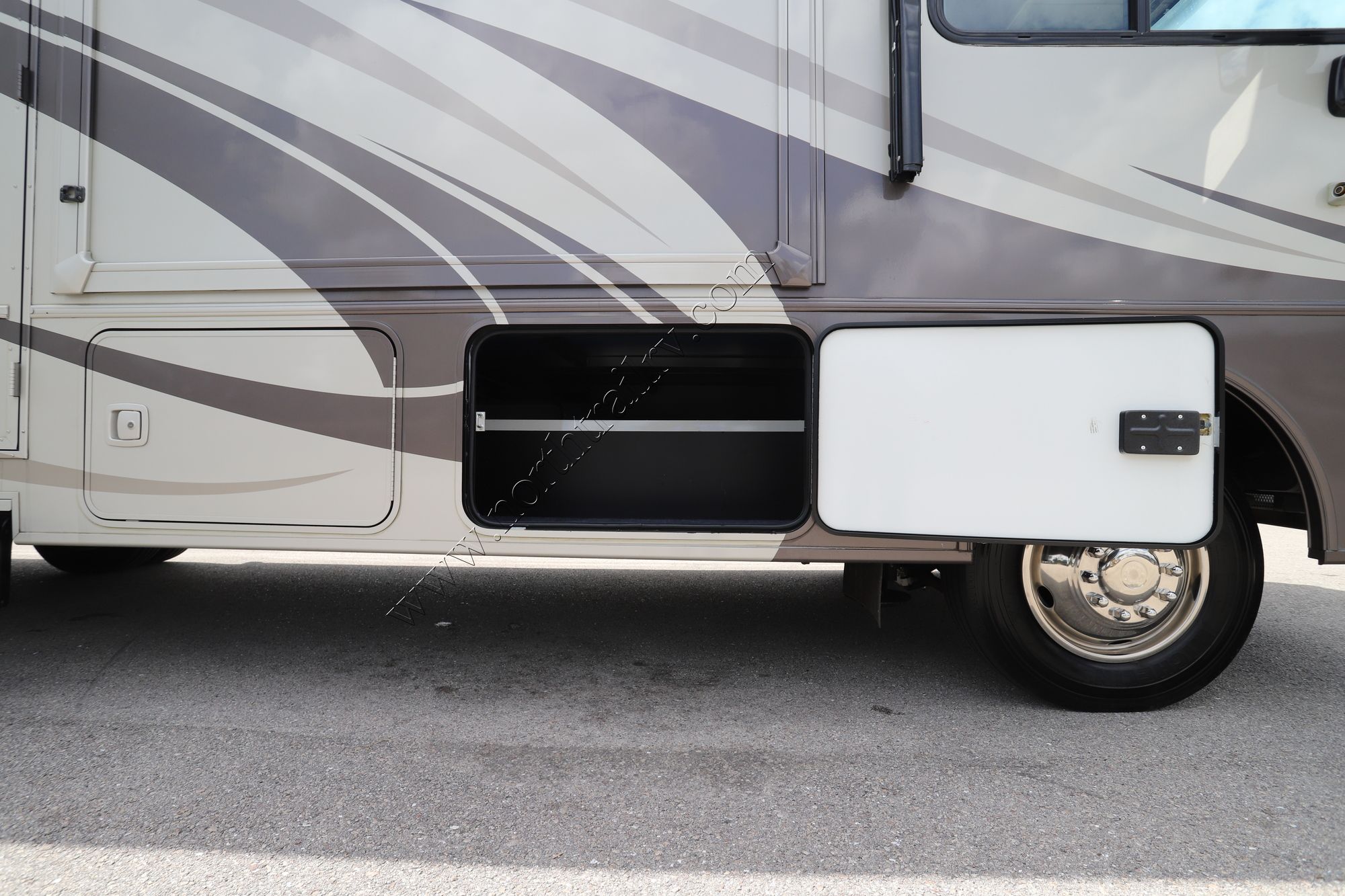 Used 2013 Winnebago Vista 30T Class A  For Sale