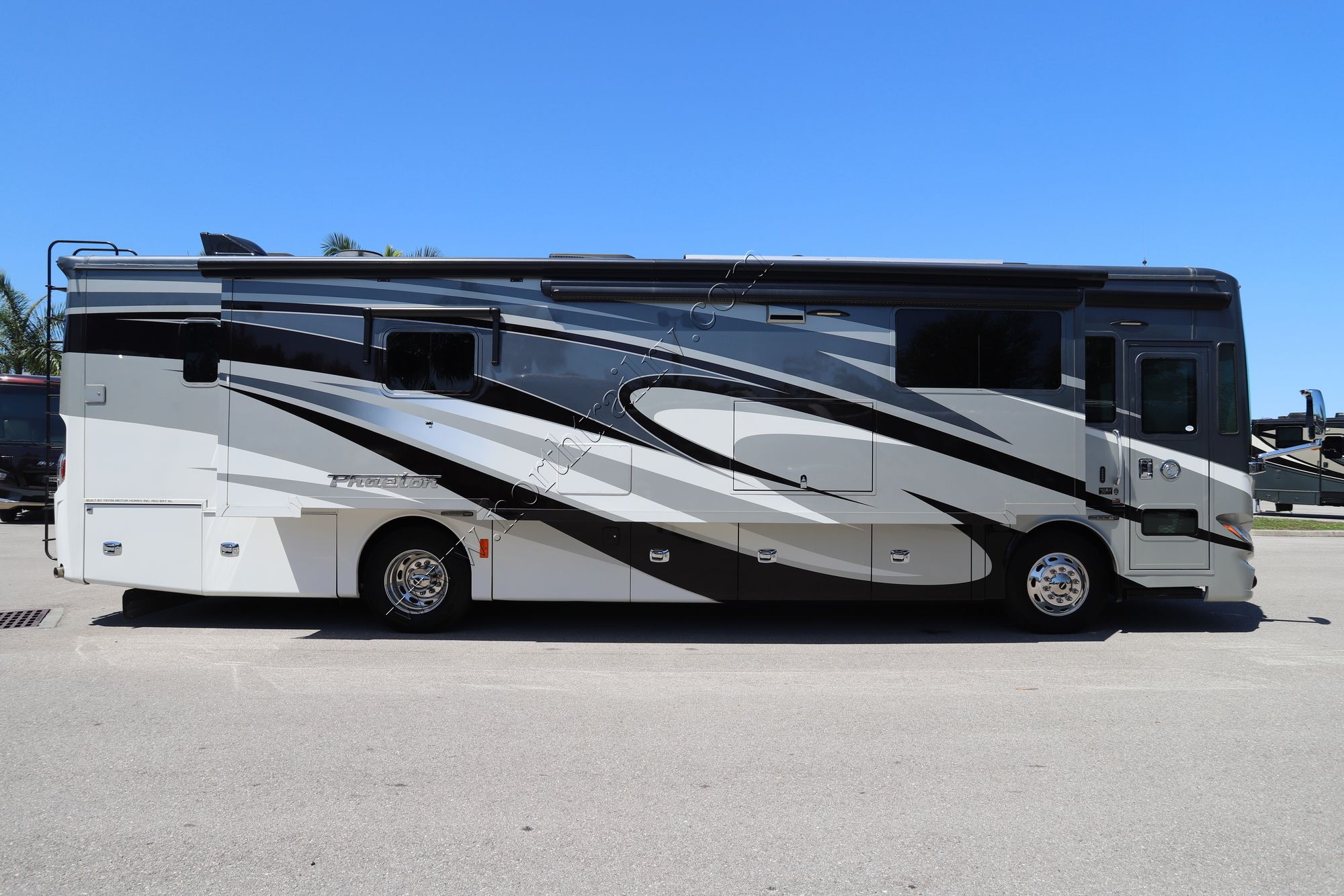 Used 2018 Tiffin Motor Homes Phaeton 37BH Class A  For Sale