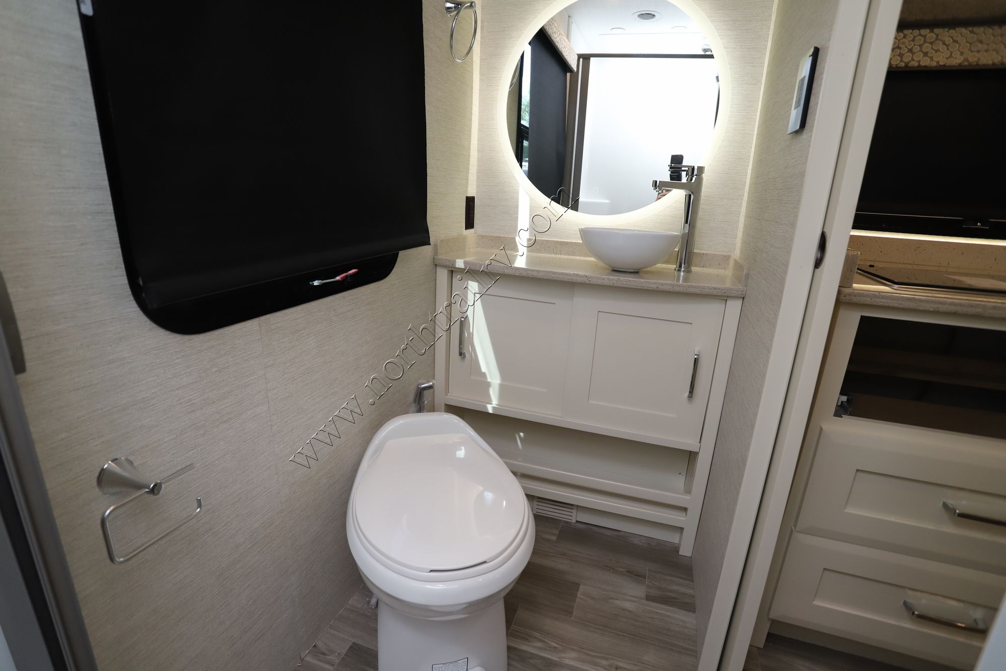 New 2022 Tiffin Motor Homes Wayfarer 25JW Class C  For Sale