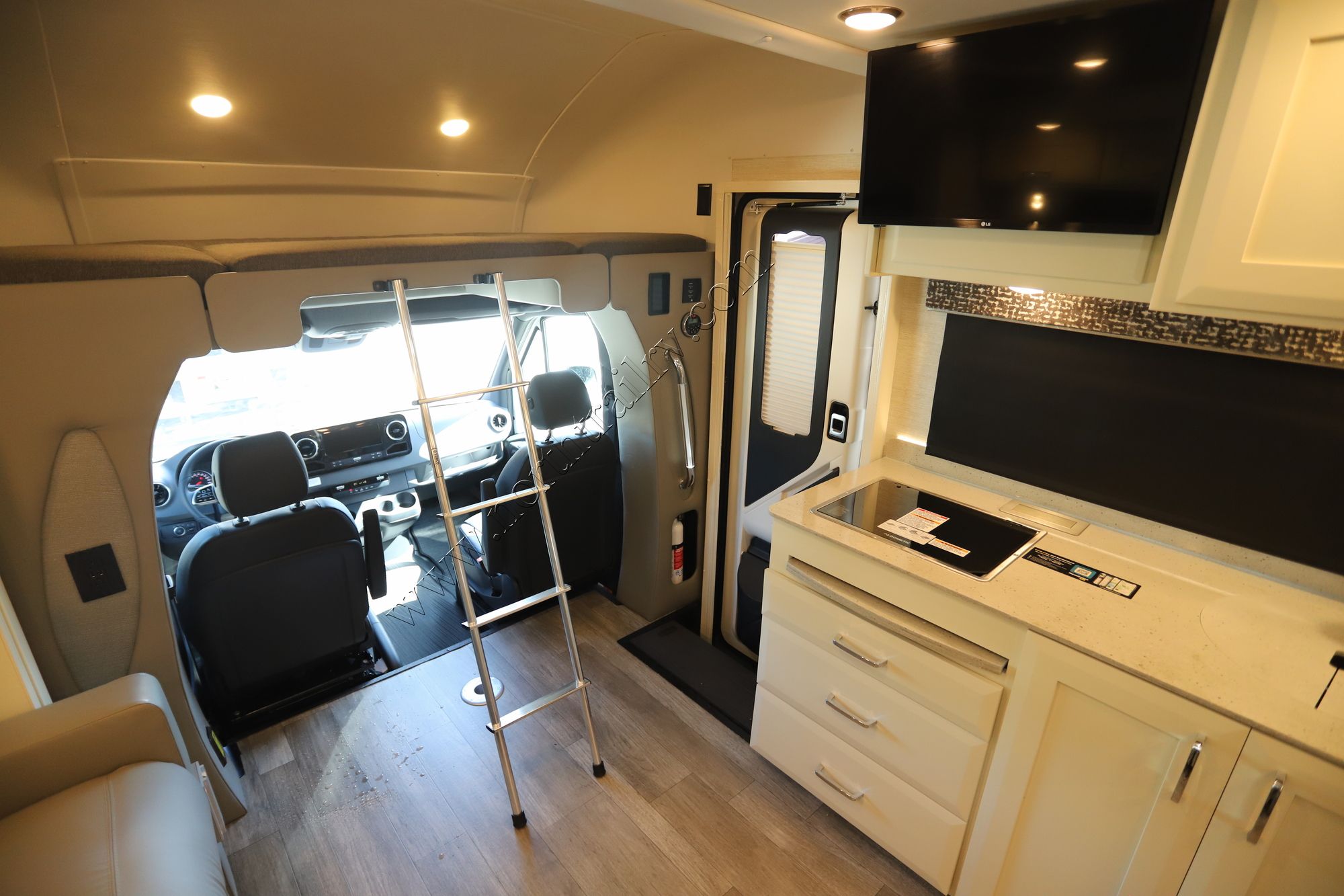 New 2022 Tiffin Motor Homes Wayfarer 25RW Class C  For Sale