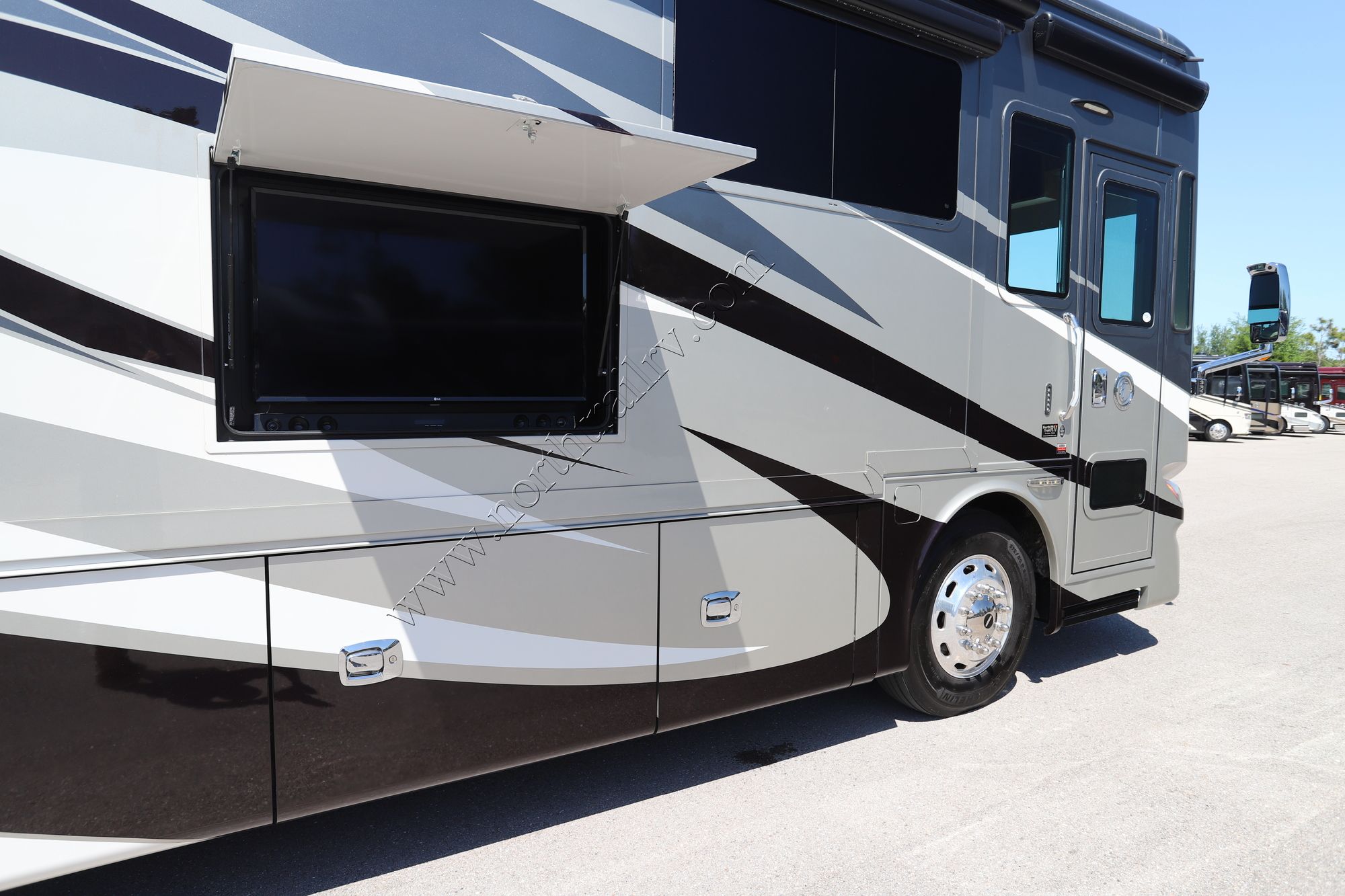 Used 2018 Tiffin Motor Homes Phaeton 37BH Class A  For Sale