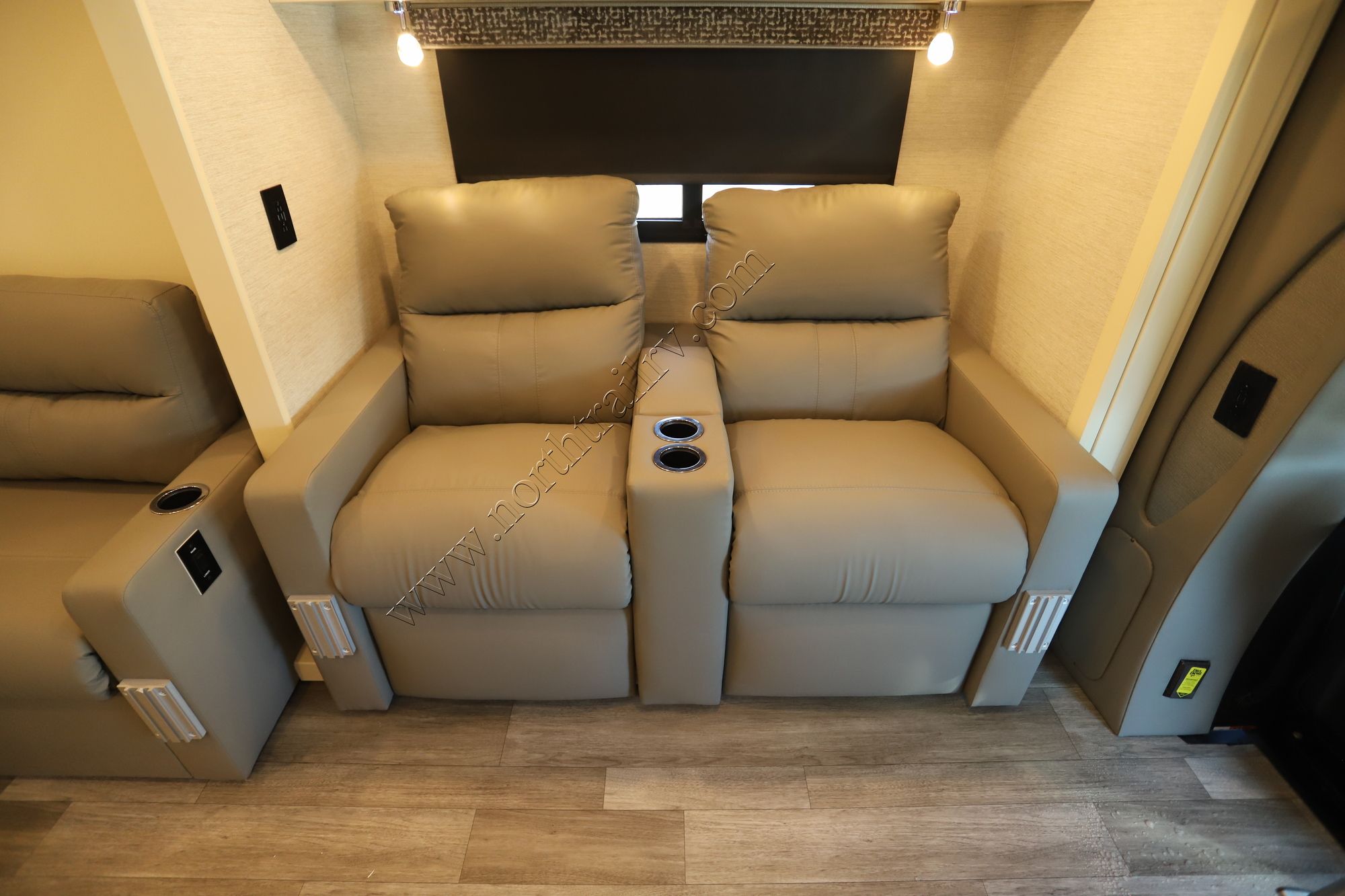 New 2022 Tiffin Motor Homes Wayfarer 25RW Class C  For Sale