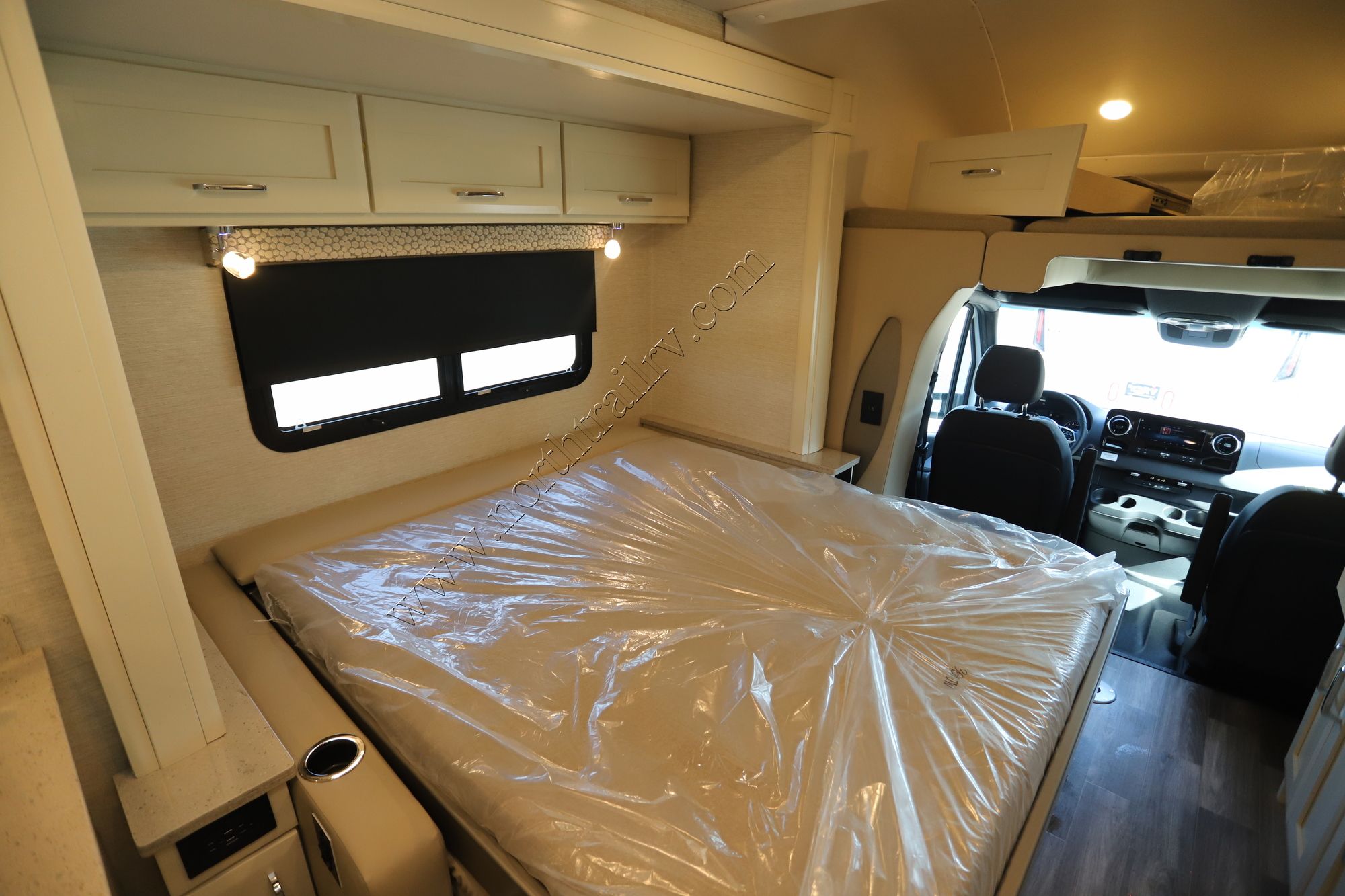 New 2022 Tiffin Motor Homes Wayfarer 25JW Class C  For Sale