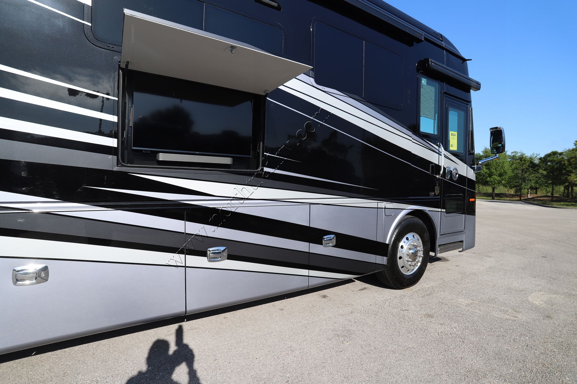 New 2022 Tiffin Motor Homes Phaeton 40IH Class A  For Sale