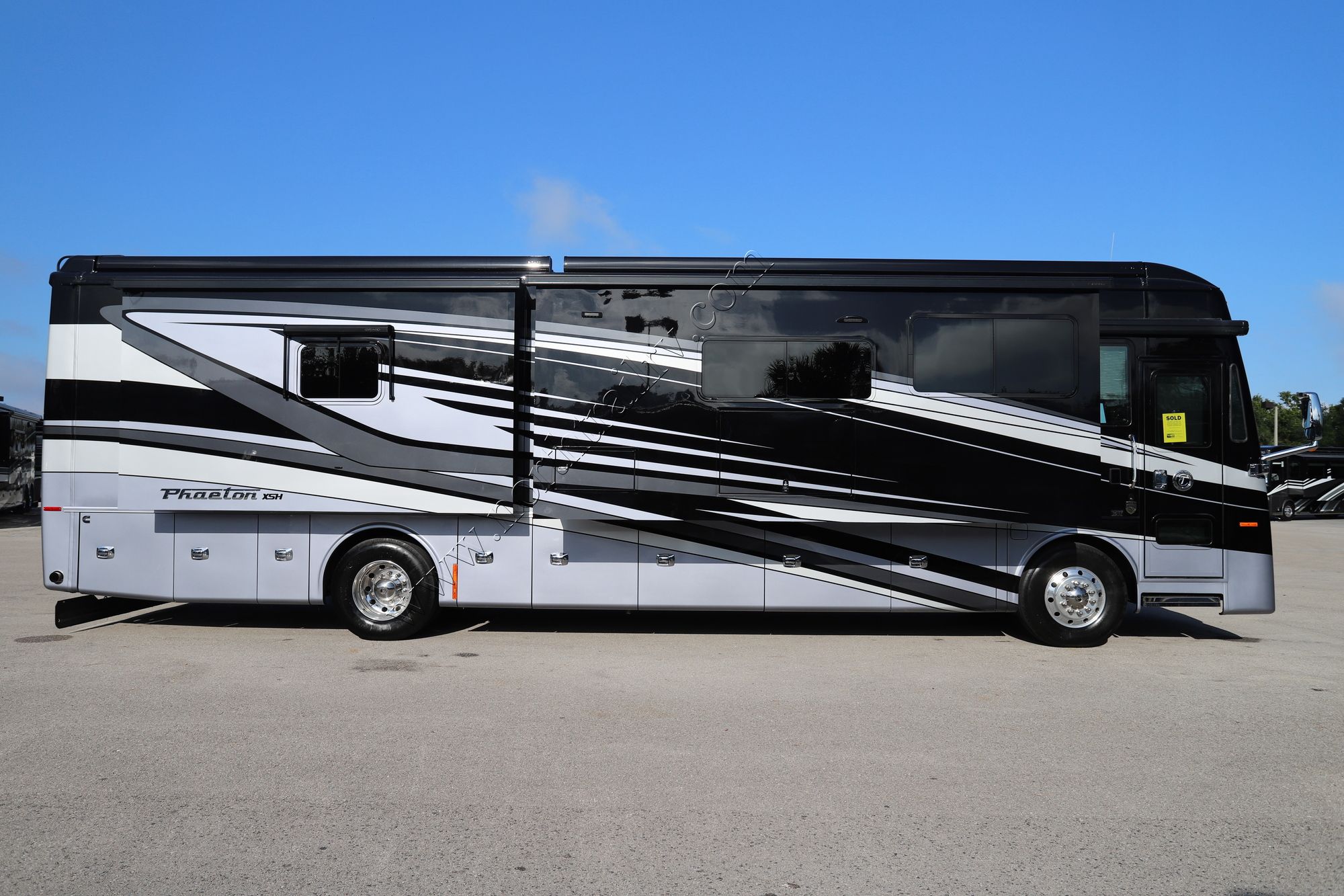 New 2022 Tiffin Motor Homes Phaeton 40IH Class A  For Sale