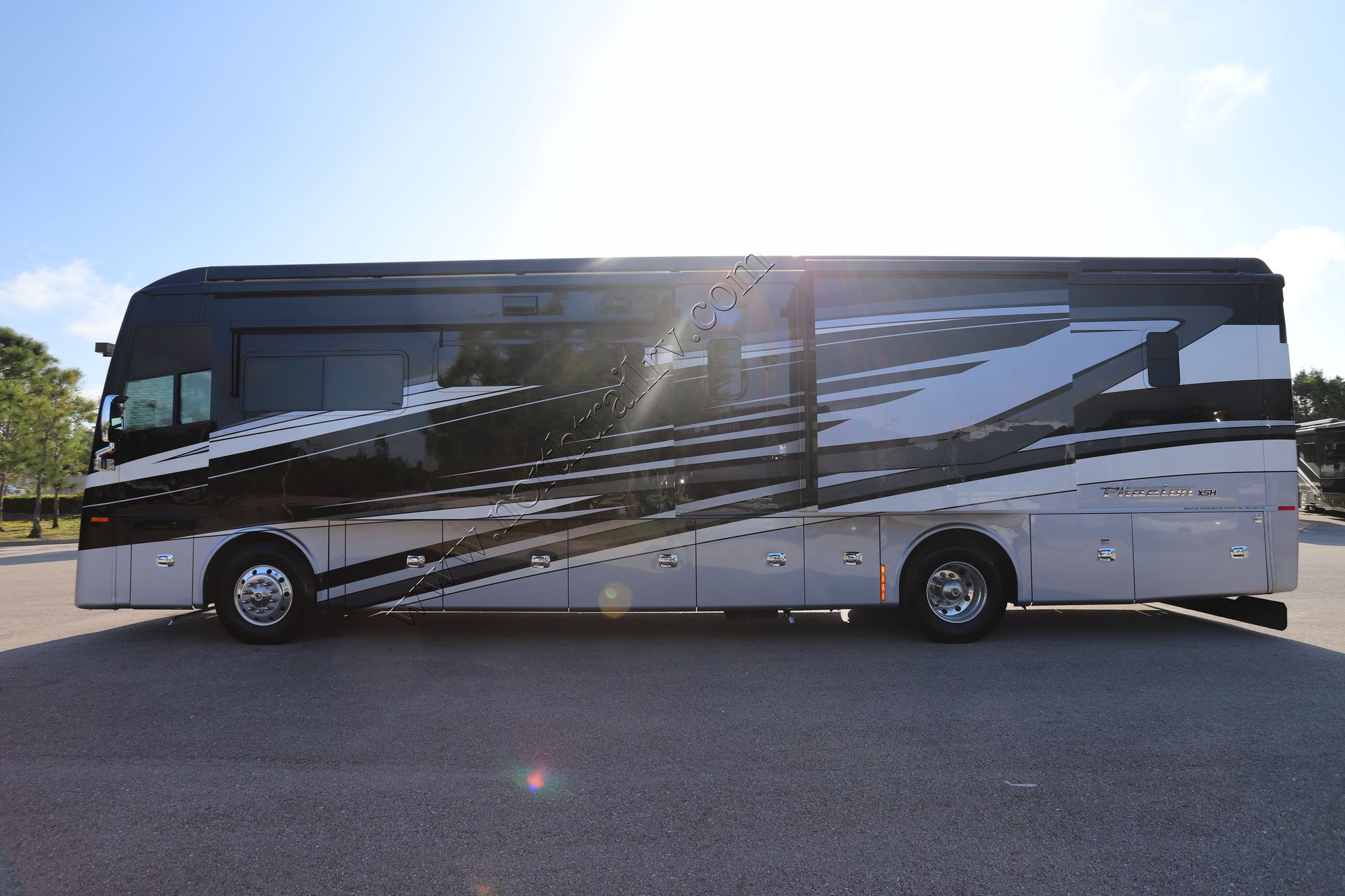 New 2022 Tiffin Motor Homes Phaeton 40IH Class A  For Sale