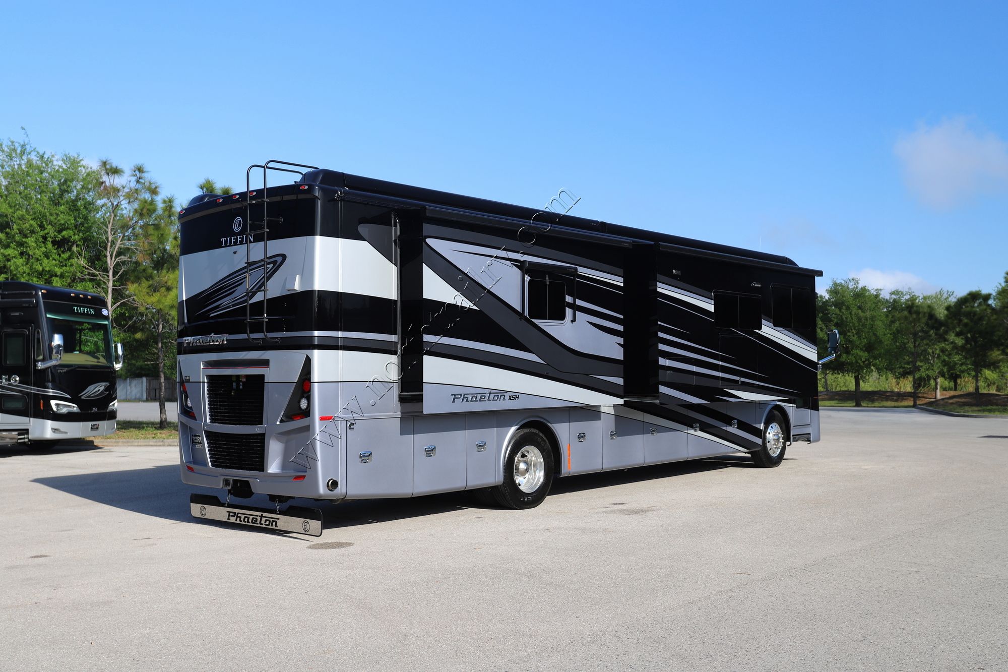 New 2022 Tiffin Motor Homes Phaeton 40IH Class A  For Sale