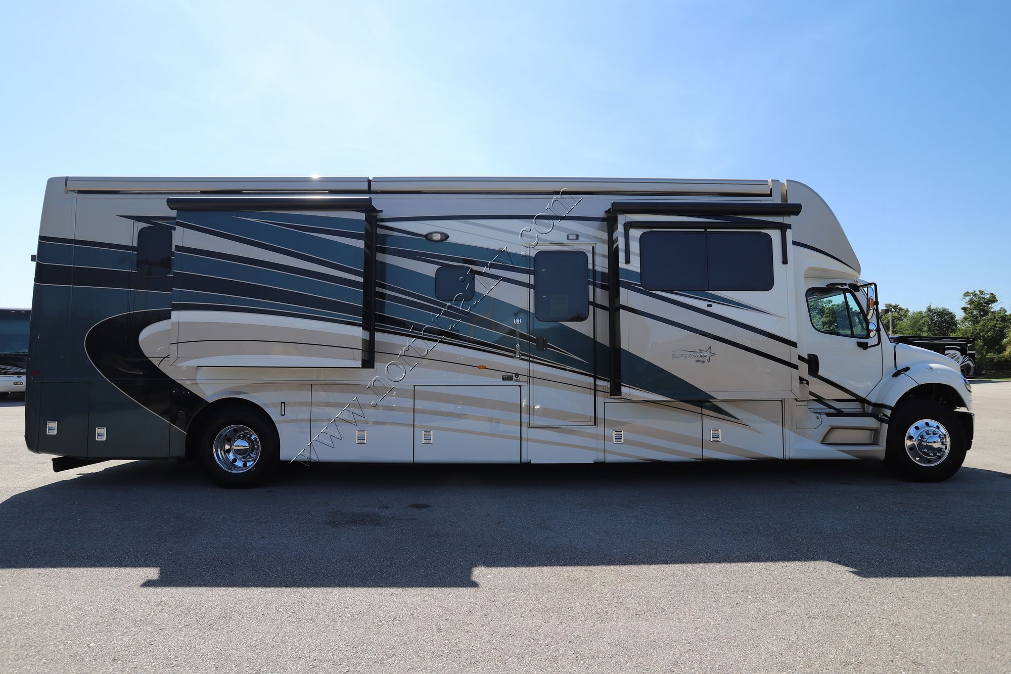 Used 2022 Newmar Super Star 4059 Super C  For Sale