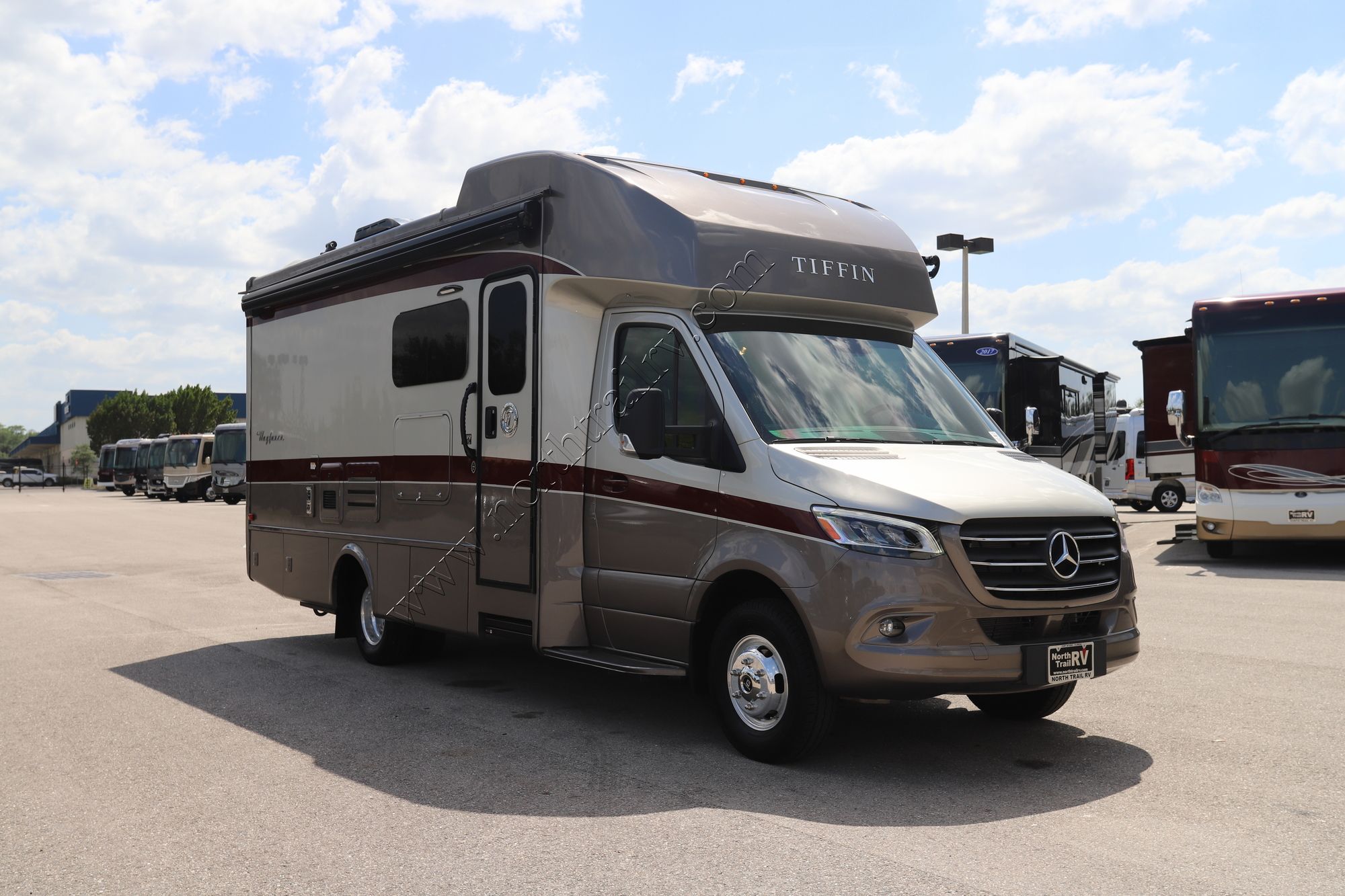 Used 2021 Tiffin Motor Homes Wayfarer 25RW Class C  For Sale