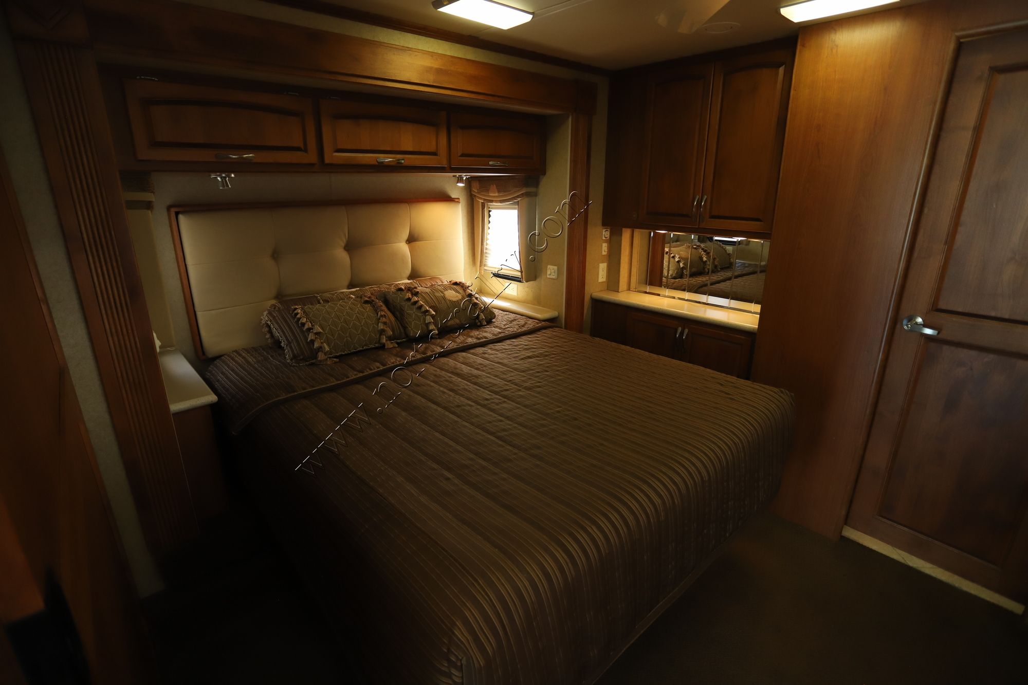 Used 2008 Monaco Knight 40DFT Class A  For Sale
