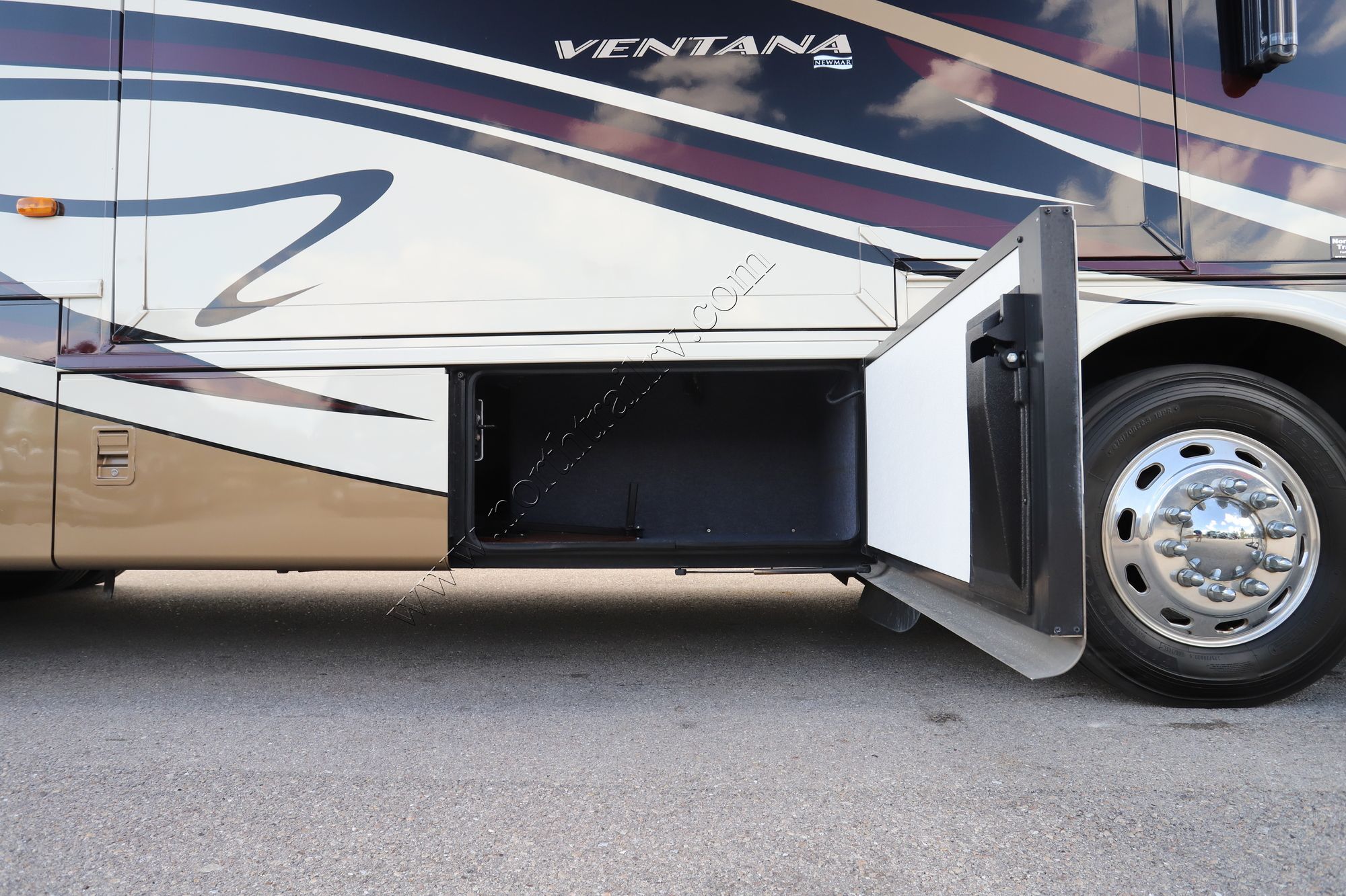 Used 2014 Newmar Ventana 3436 Class A  For Sale