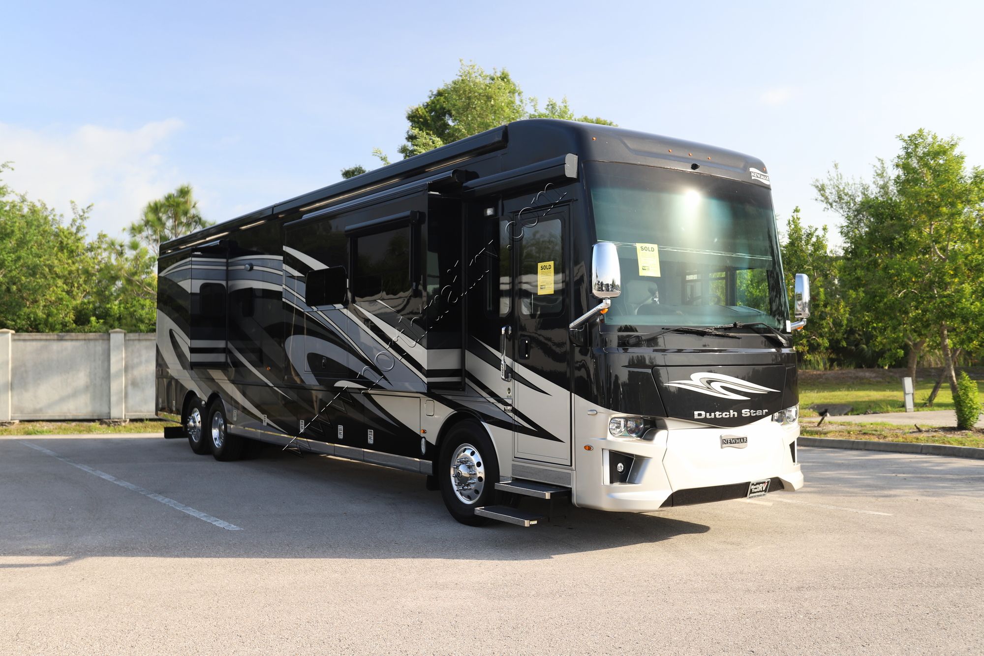 Used 2019 Newmar Dutch Star 4310 Class A  For Sale