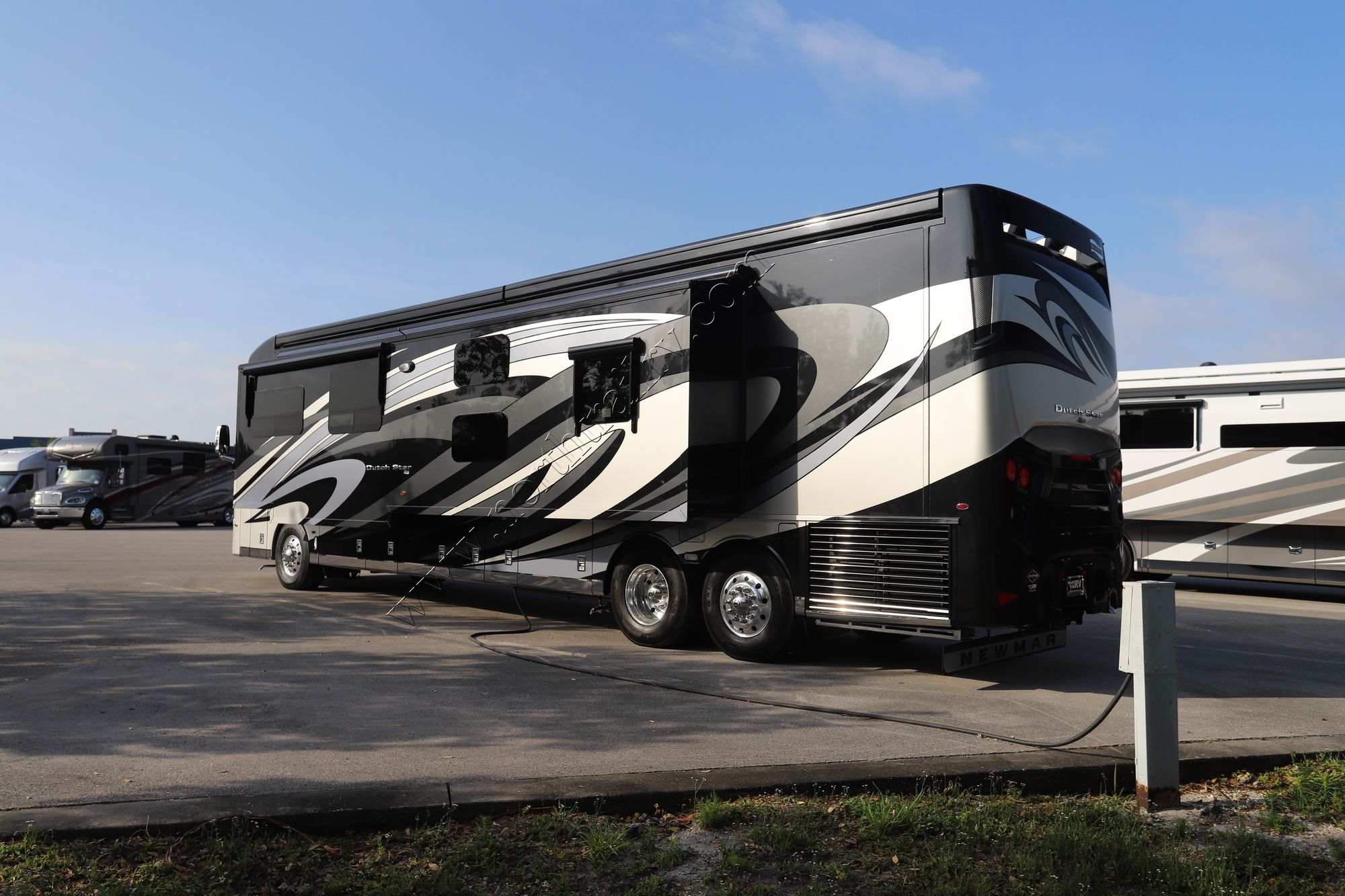 Used 2019 Newmar Dutch Star 4310 Class A  For Sale