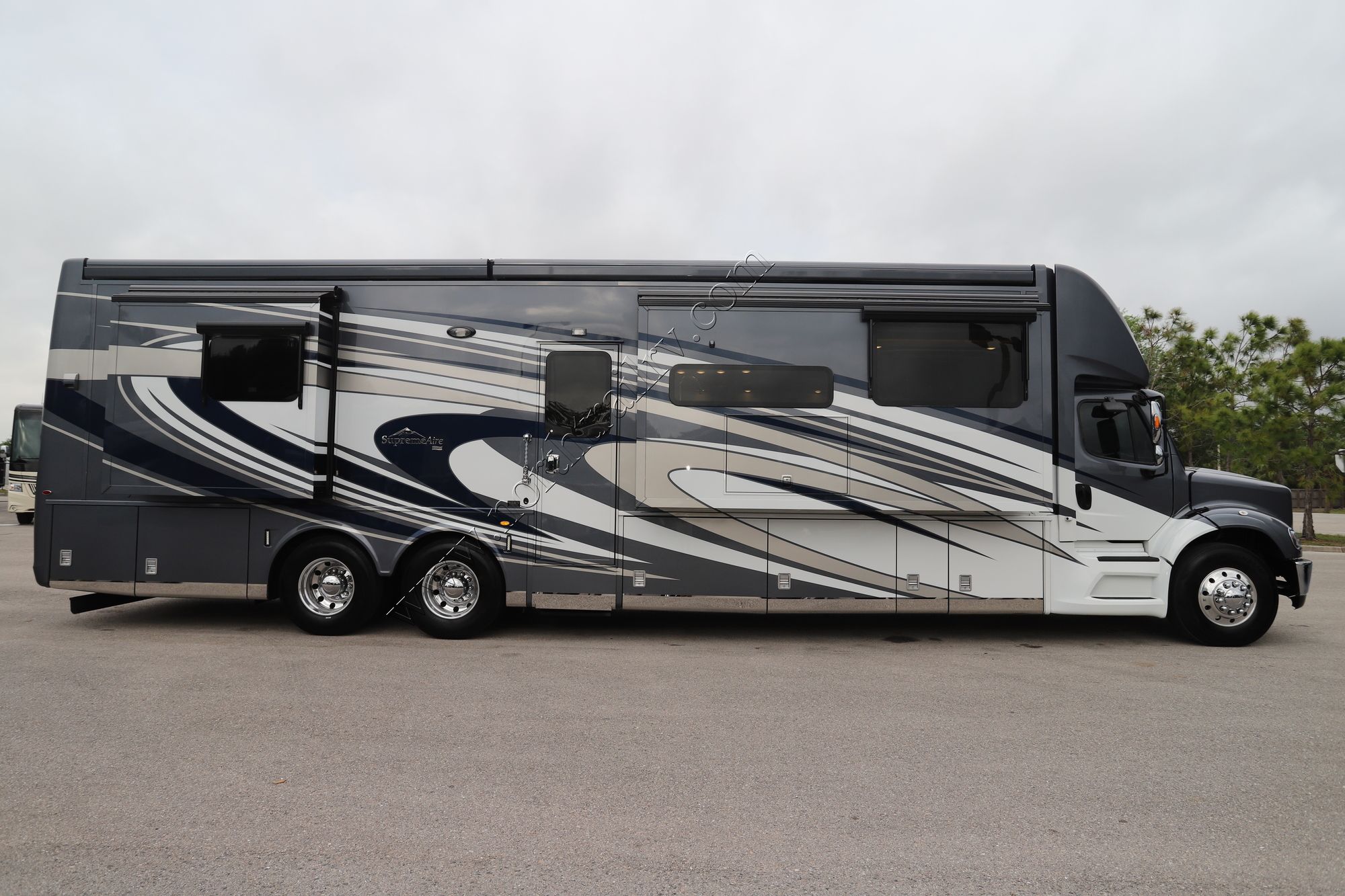 Used 2021 Newmar Supreme Aire 4575 Super C  For Sale