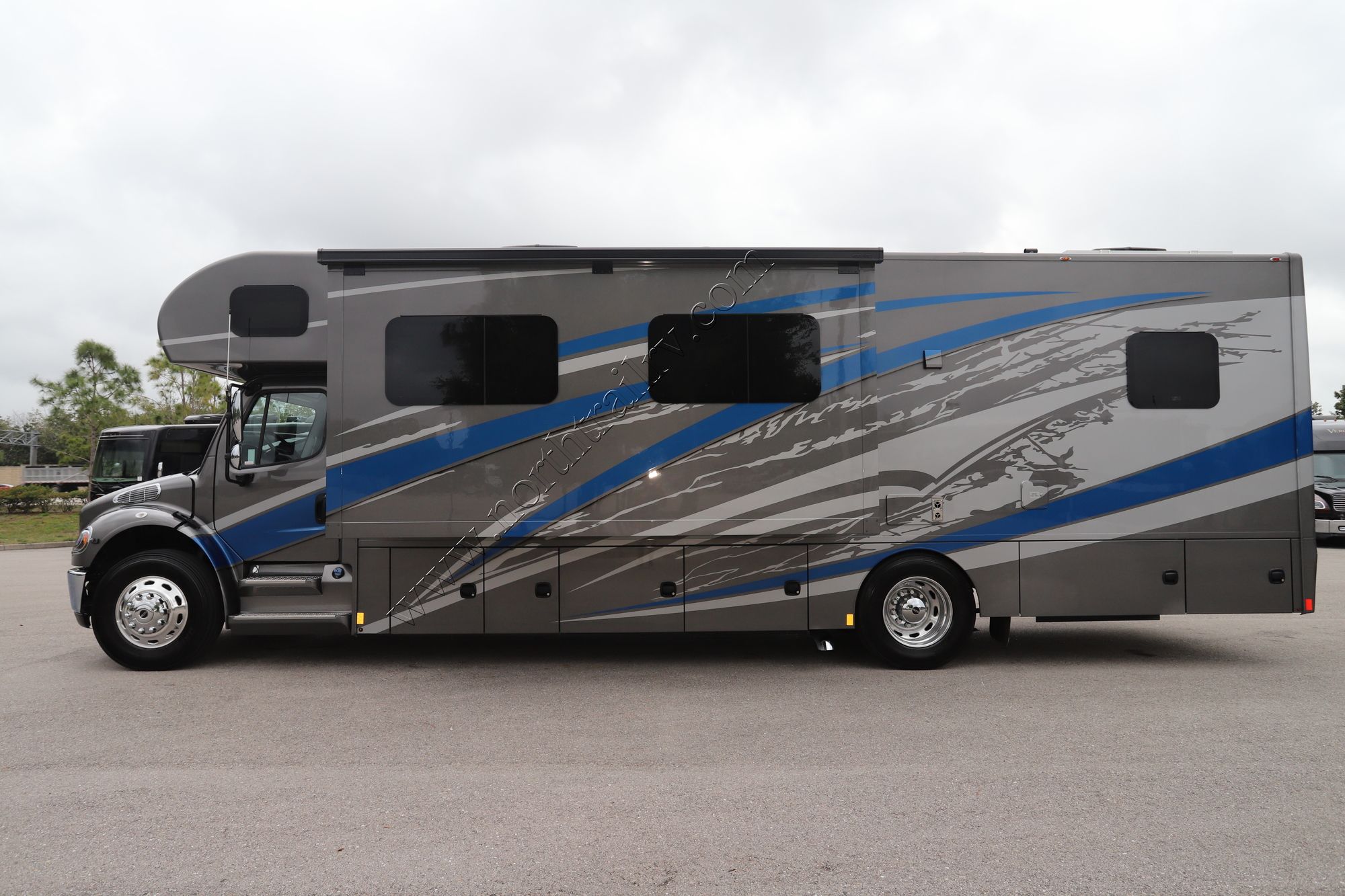 New 2022 Renegade Rv Valencia 35MB Super C  For Sale