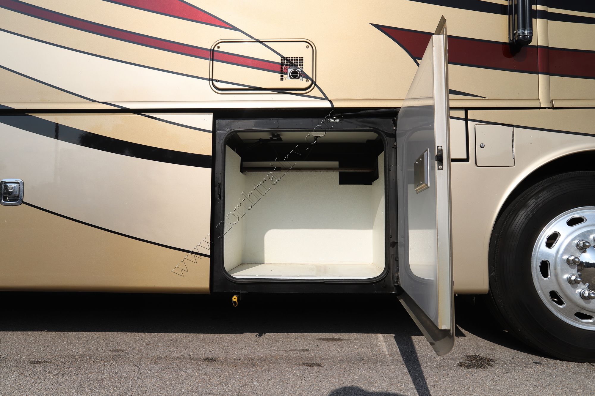 Used 2013 Fleetwood Discovery 40X Class A  For Sale