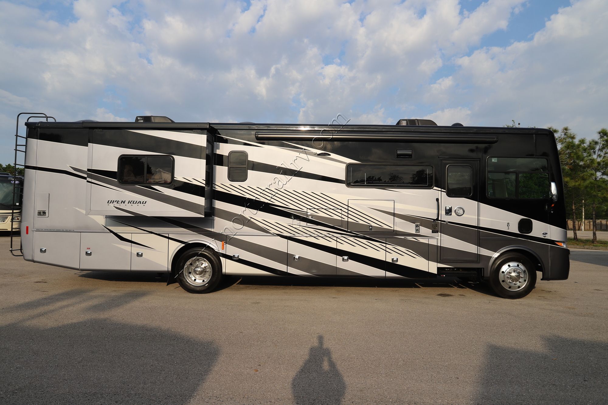 New 2022 Tiffin Motor Homes Allegro 36UA Class A  For Sale