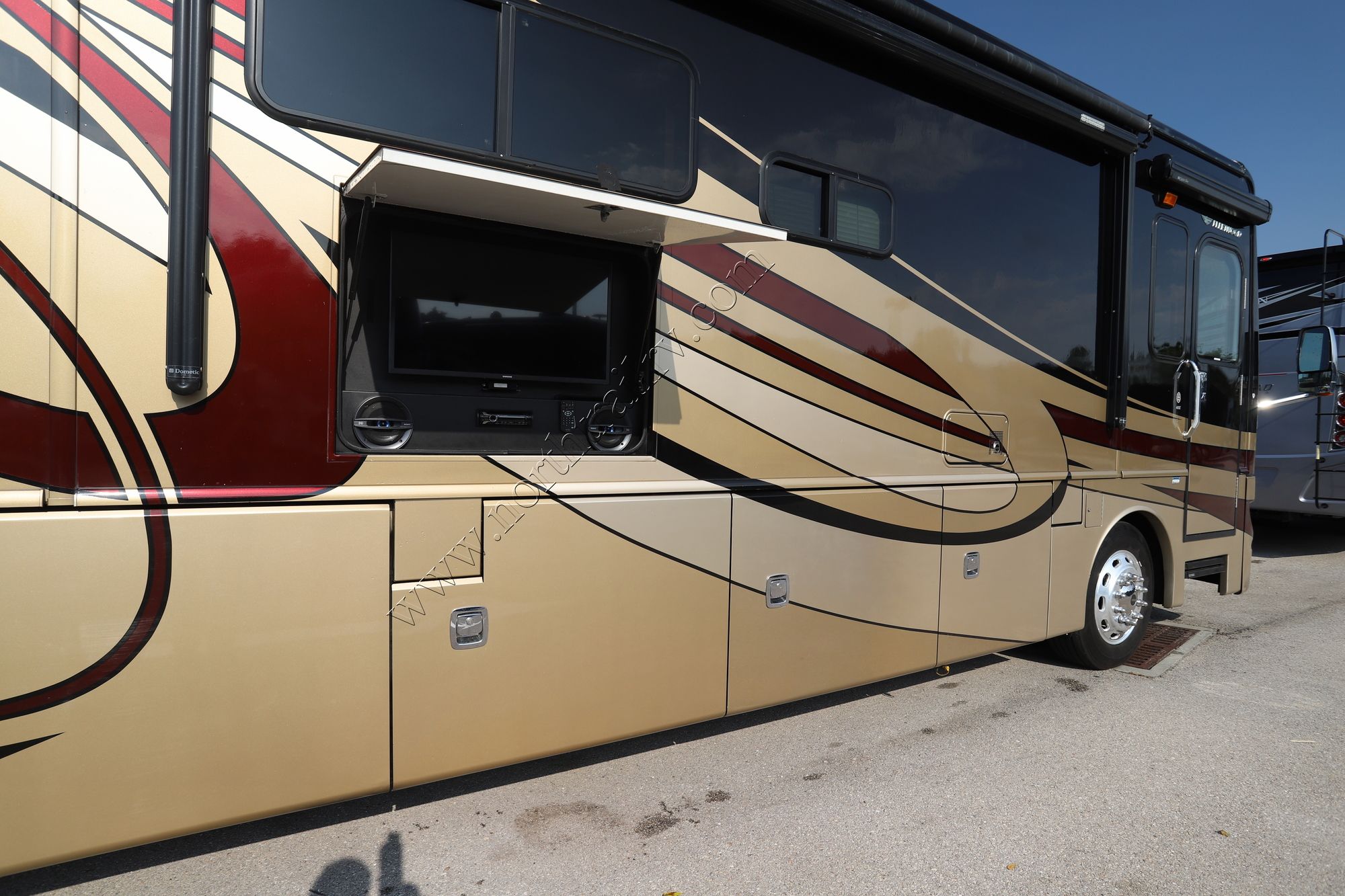 Used 2013 Fleetwood Discovery 40X Class A  For Sale