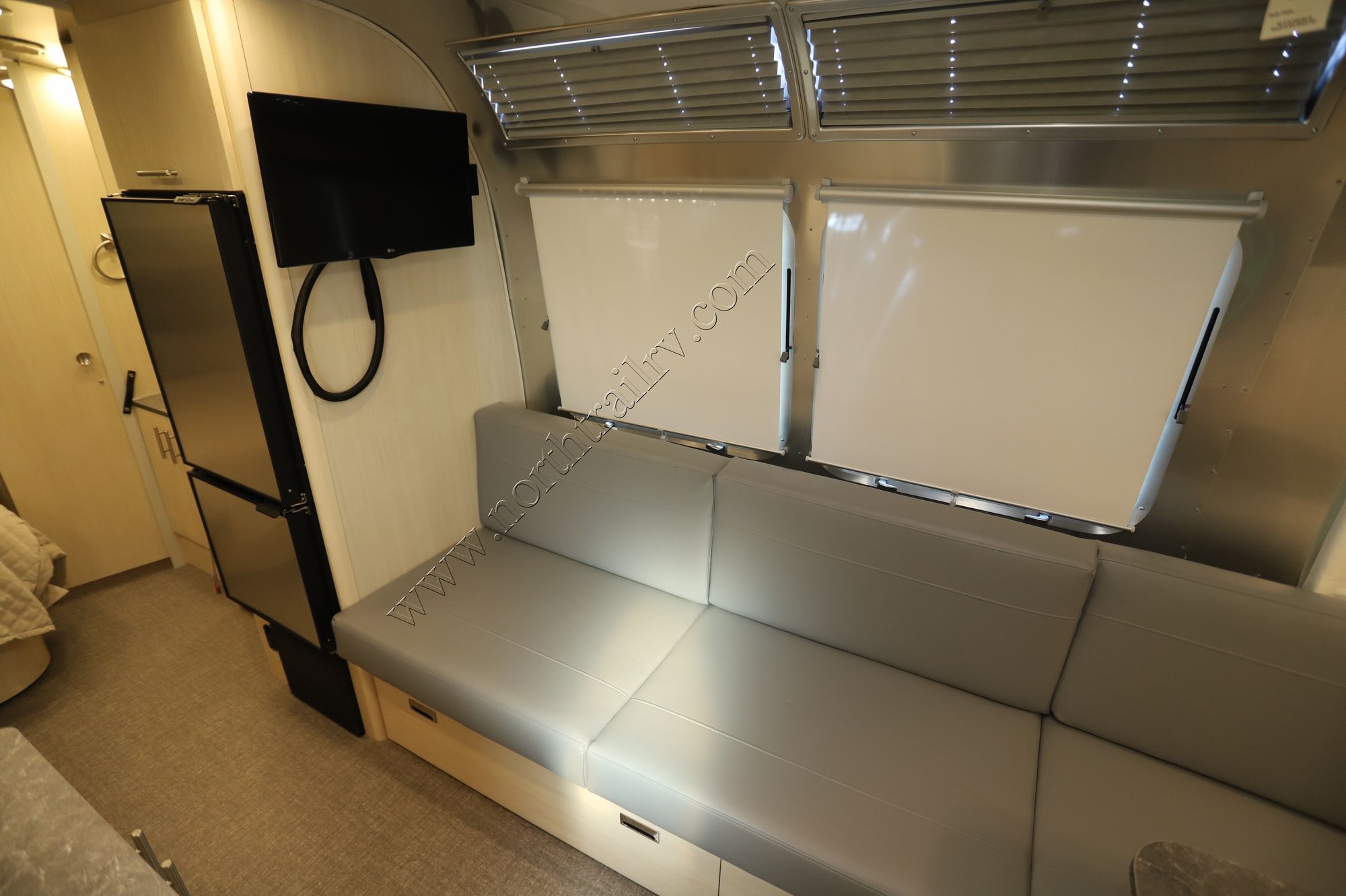 New 2022 Airstream Flying Cloud 23CBB Travel Trailer  For Sale