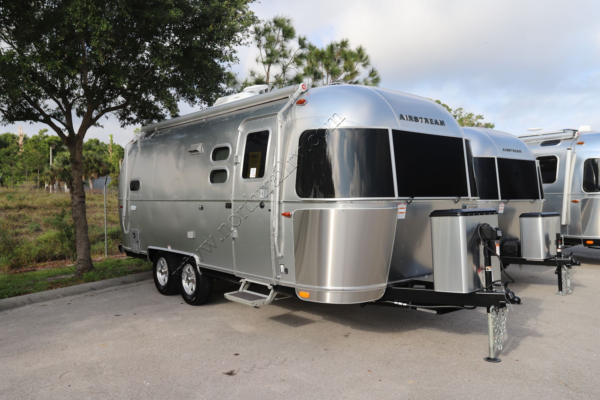 New 2022 Airstream Flying Cloud 23CBB Travel Trailer  For Sale