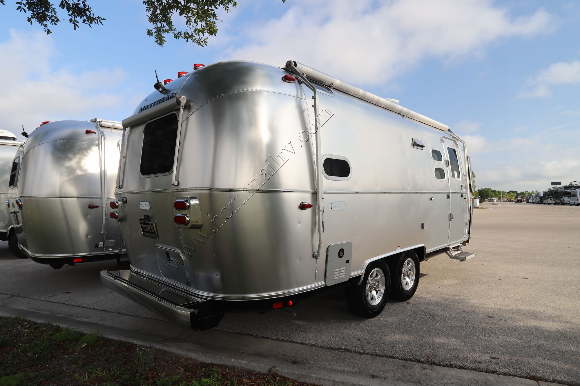 New 2022 Airstream Flying Cloud 23CBB Travel Trailer  For Sale