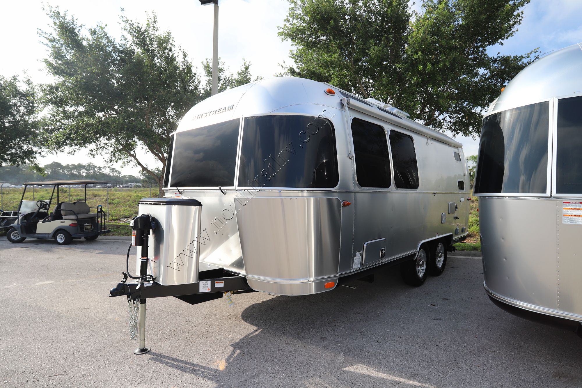 New 2022 Airstream Flying Cloud 23CBB Travel Trailer  For Sale