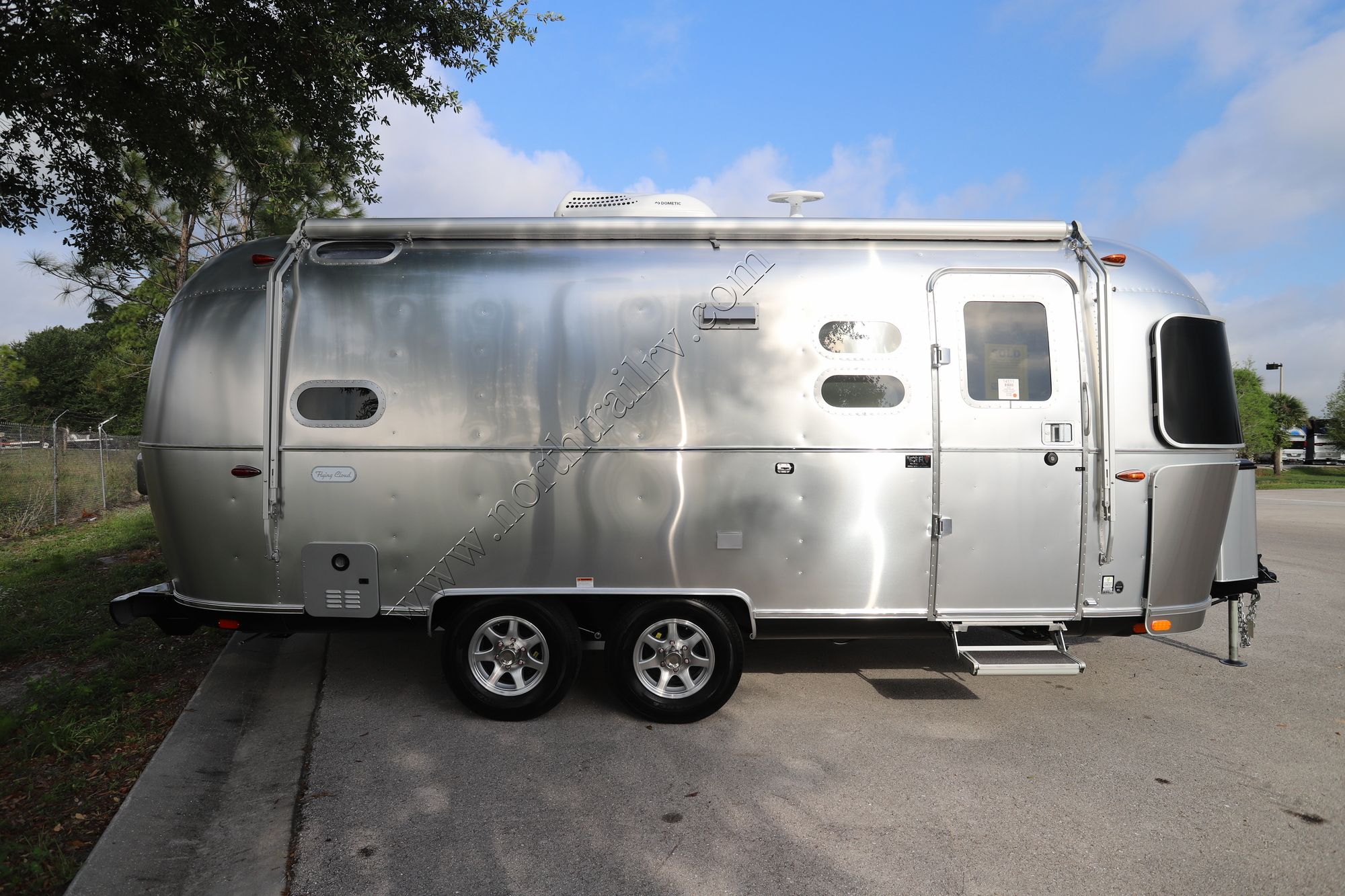 New 2022 Airstream Flying Cloud 23CBB Travel Trailer  For Sale