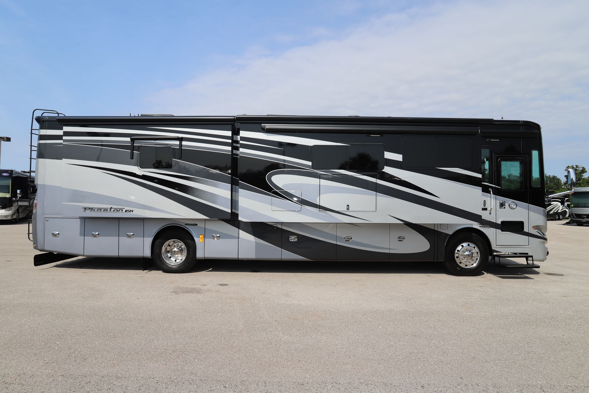 Used 2018 Tiffin Motor Homes Phaeton 40IH Class A  For Sale