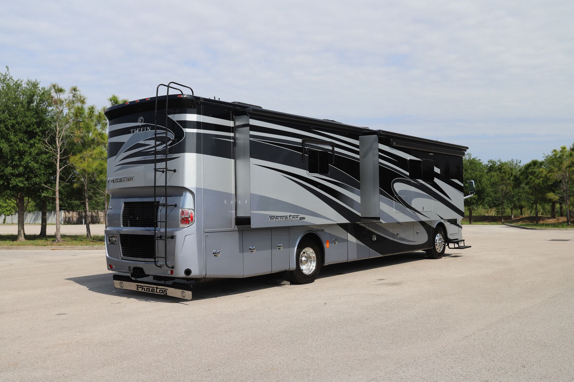 Used 2018 Tiffin Motor Homes Phaeton 40IH Class A  For Sale