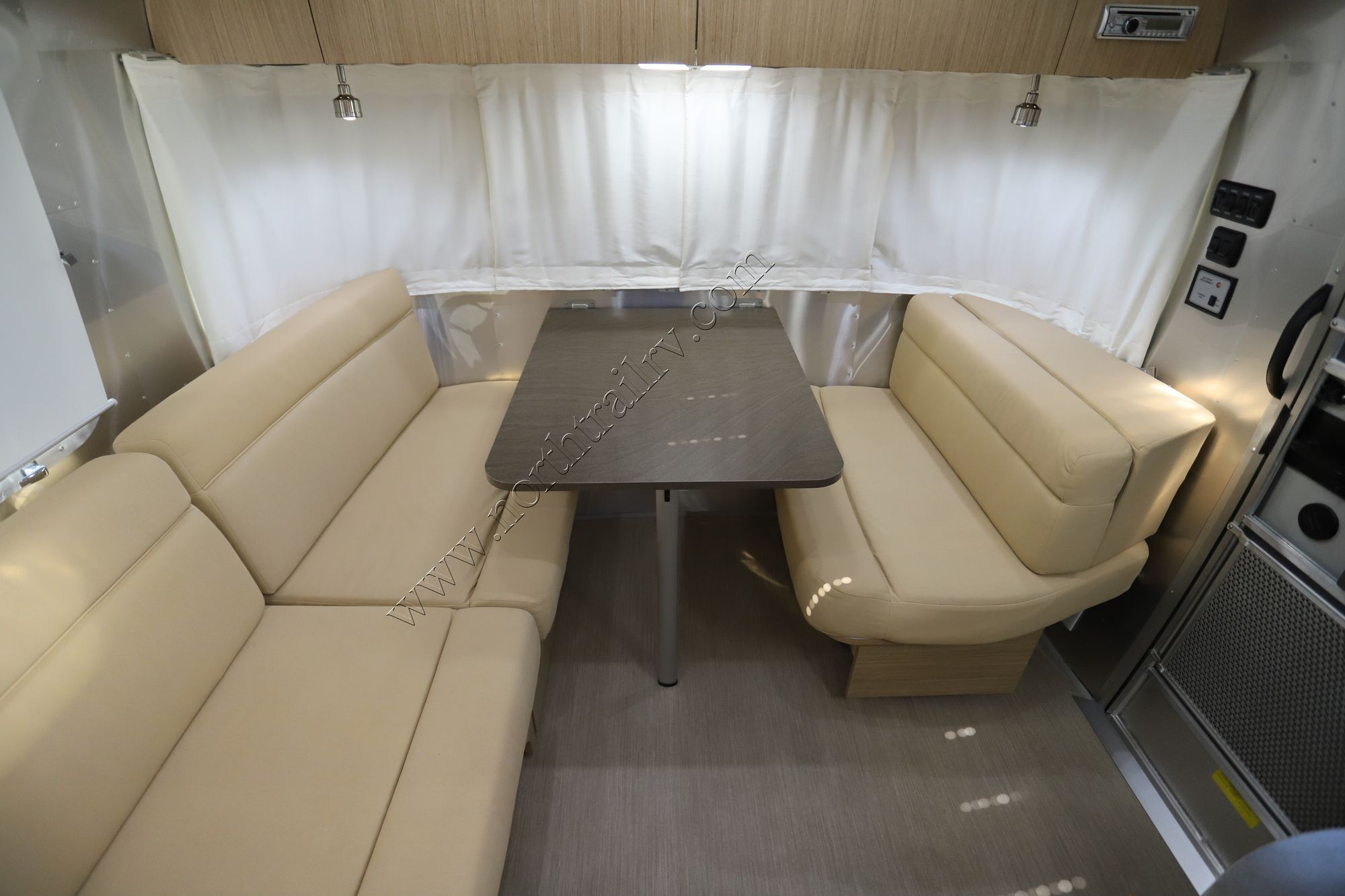 Used 2017 Airstream Flying Cloud 23D Travel Trailer  For Sale