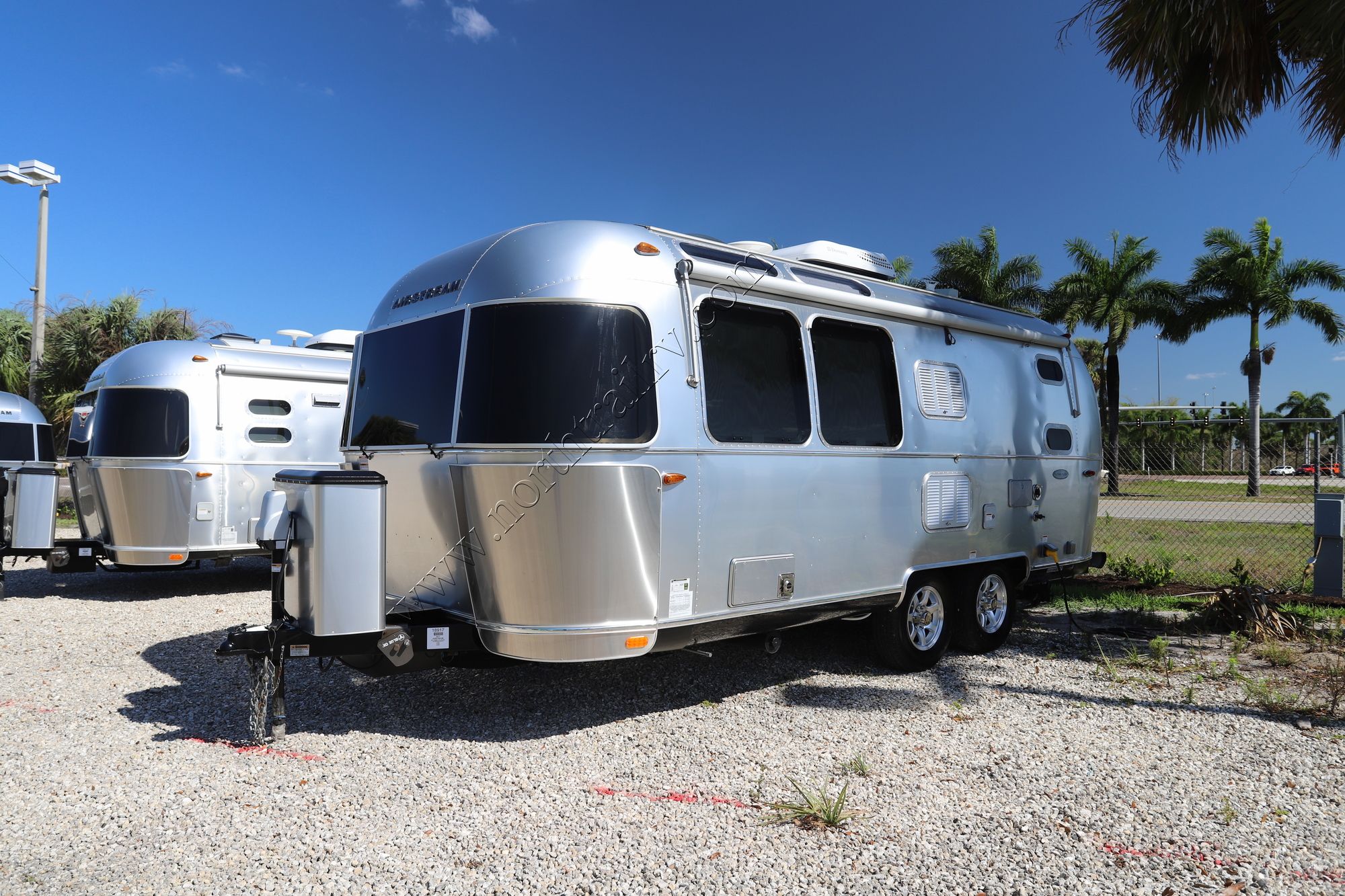 Used 2017 Airstream Flying Cloud 23D Travel Trailer  For Sale