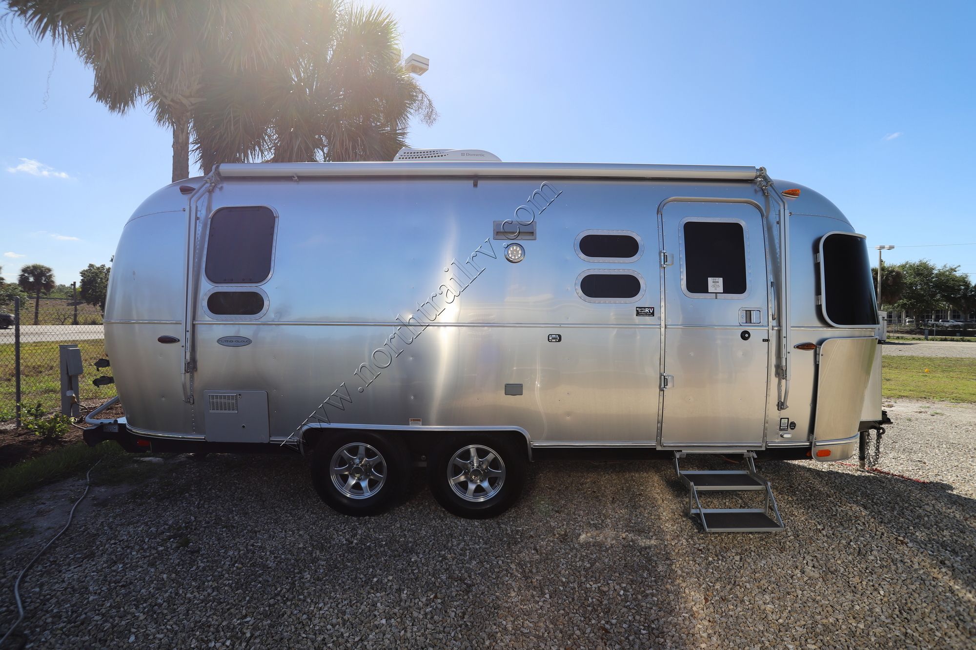 Used 2017 Airstream Flying Cloud 23D Travel Trailer  For Sale