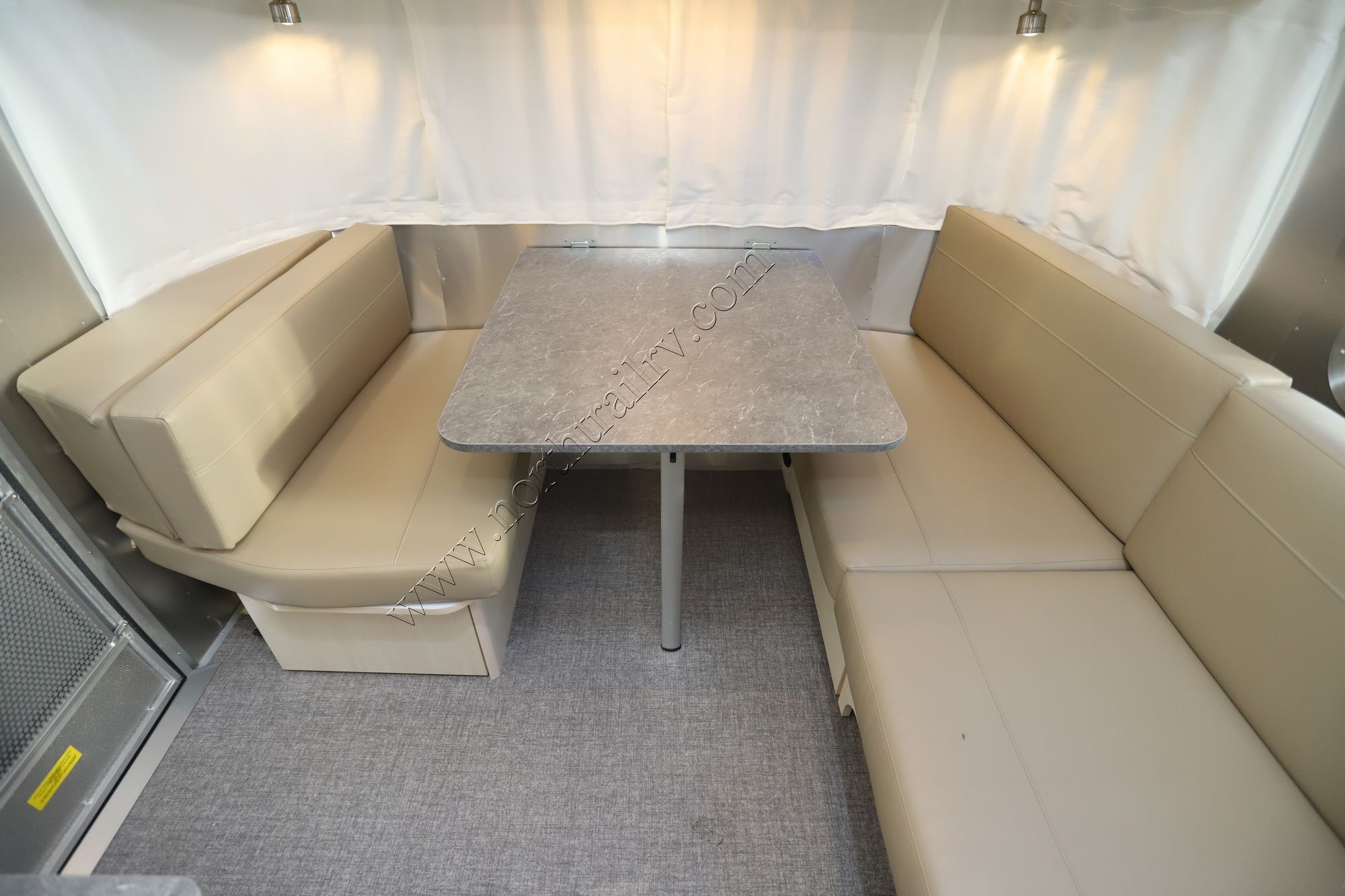 New 2022 Airstream Flying Cloud 27FB Travel Trailer  For Sale