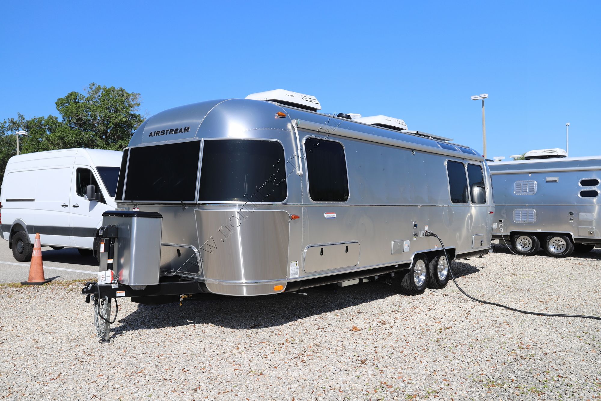 New 2022 Airstream International 27FB Travel Trailer  For Sale