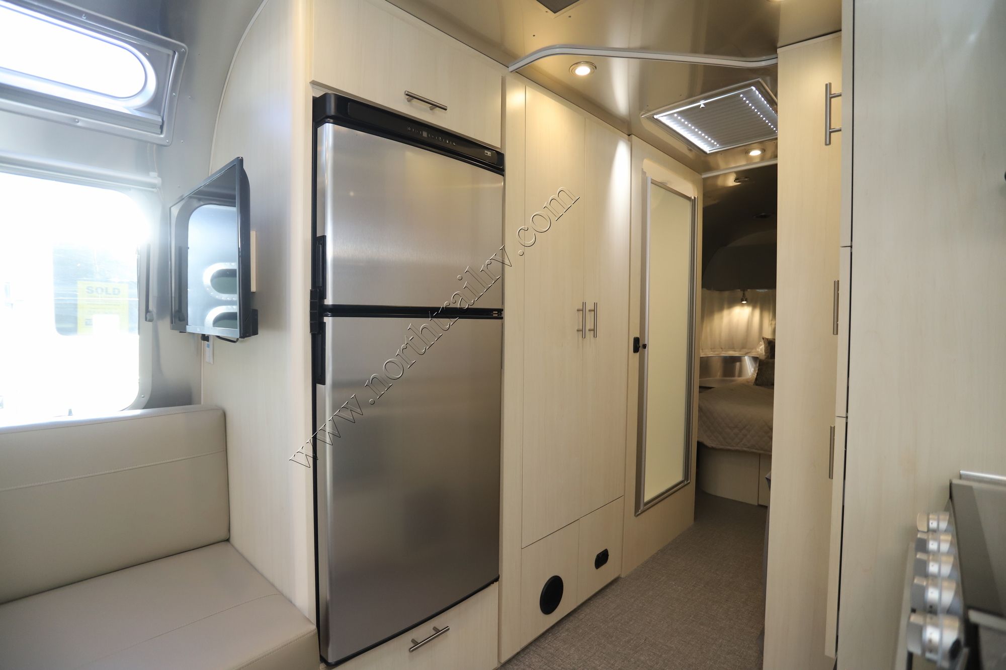 New 2022 Airstream Flying Cloud 27FB Travel Trailer  For Sale