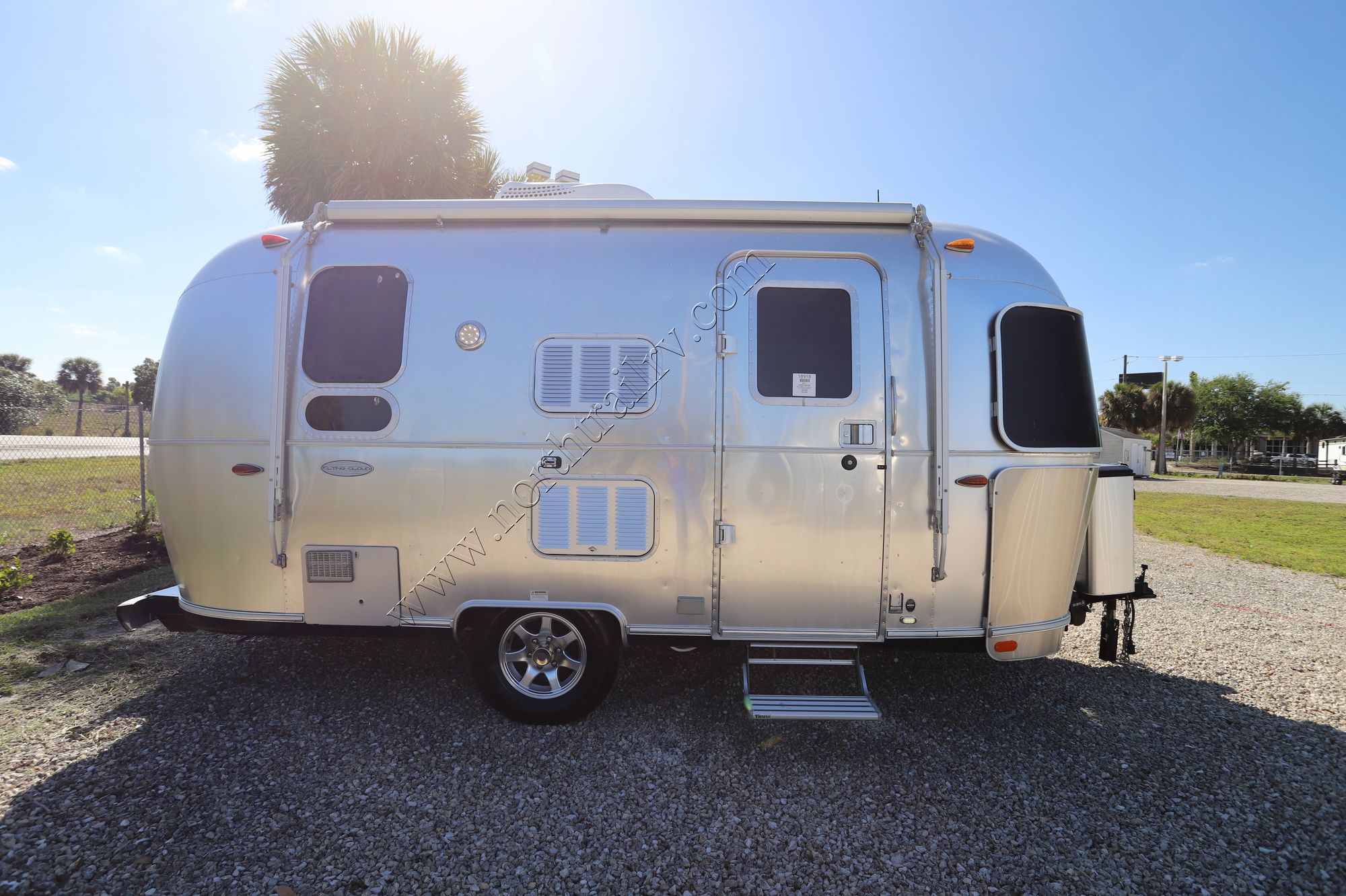 Used 2017 Airstream Flying Cloud 19CNB Travel Trailer  For Sale