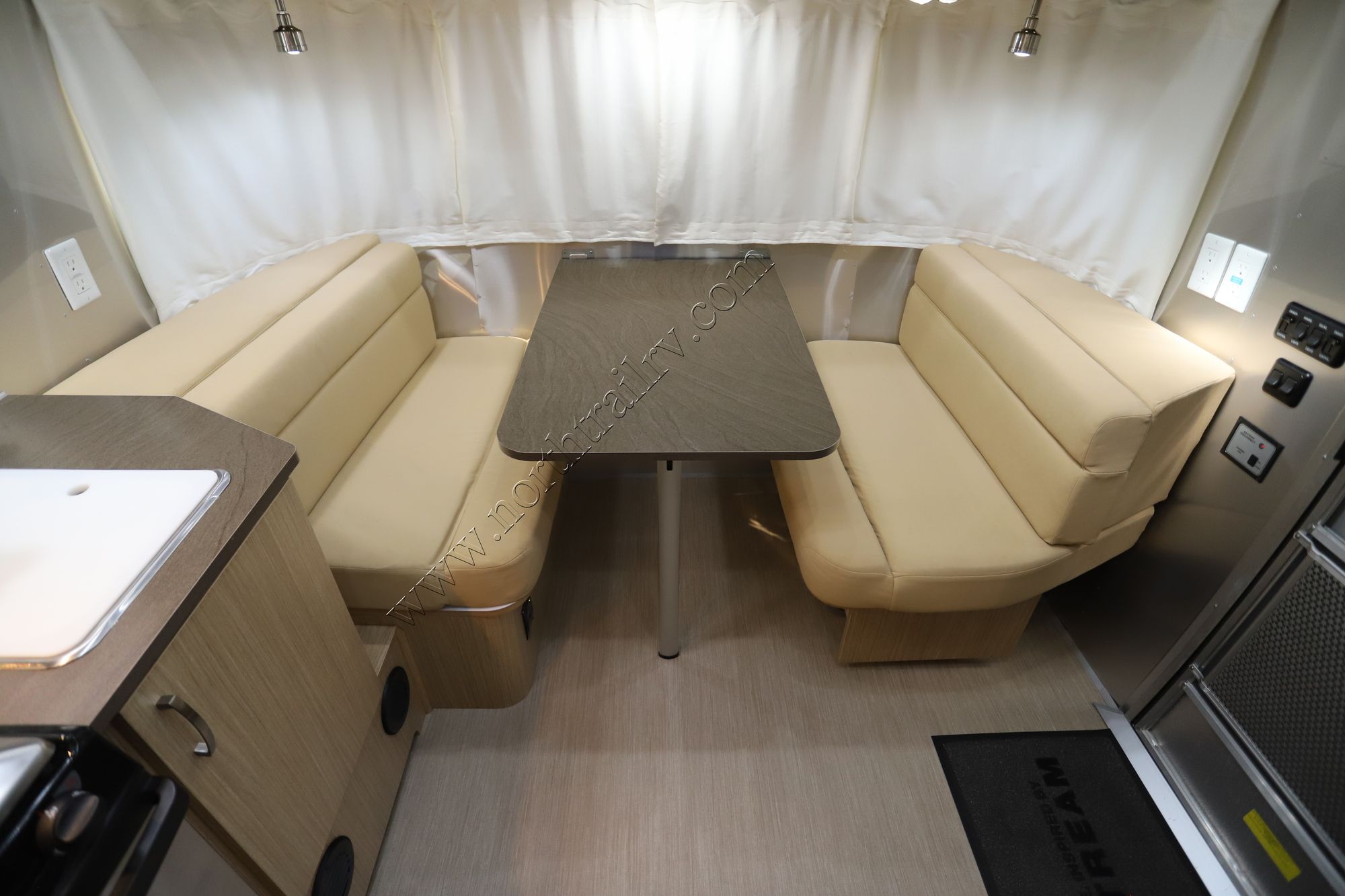 Used 2017 Airstream Flying Cloud 19CNB Travel Trailer  For Sale