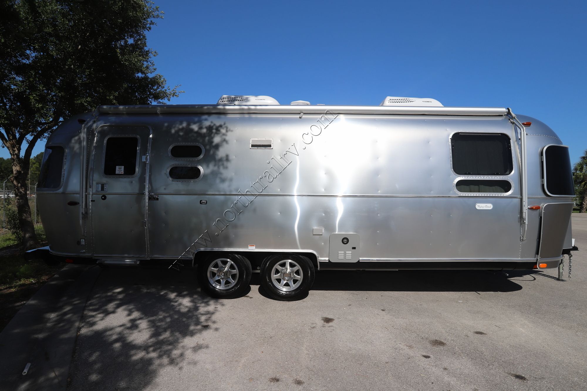 New 2022 Airstream Flying Cloud 27FB Travel Trailer  For Sale