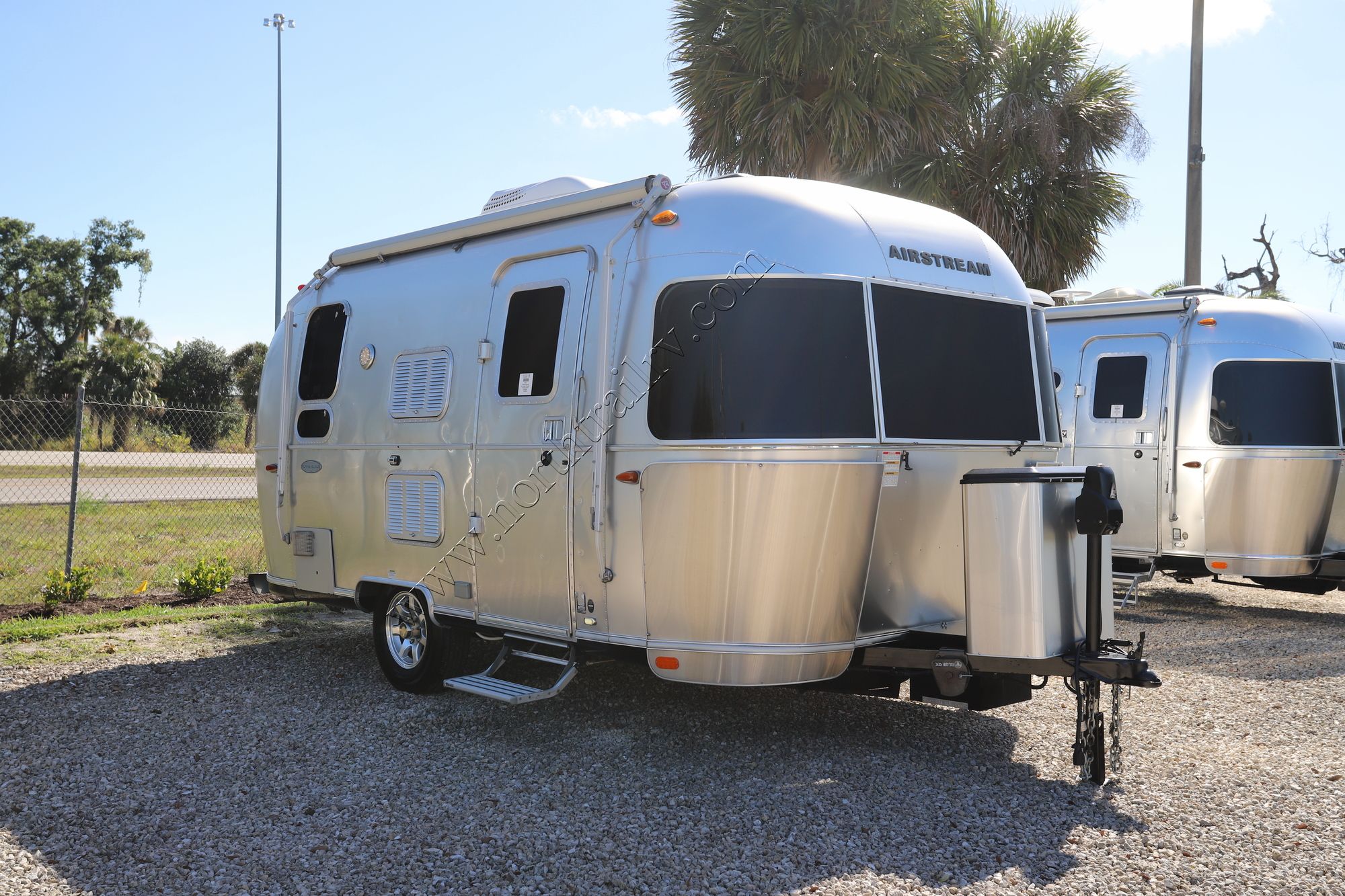 Used 2017 Airstream Flying Cloud 19CNB Travel Trailer  For Sale