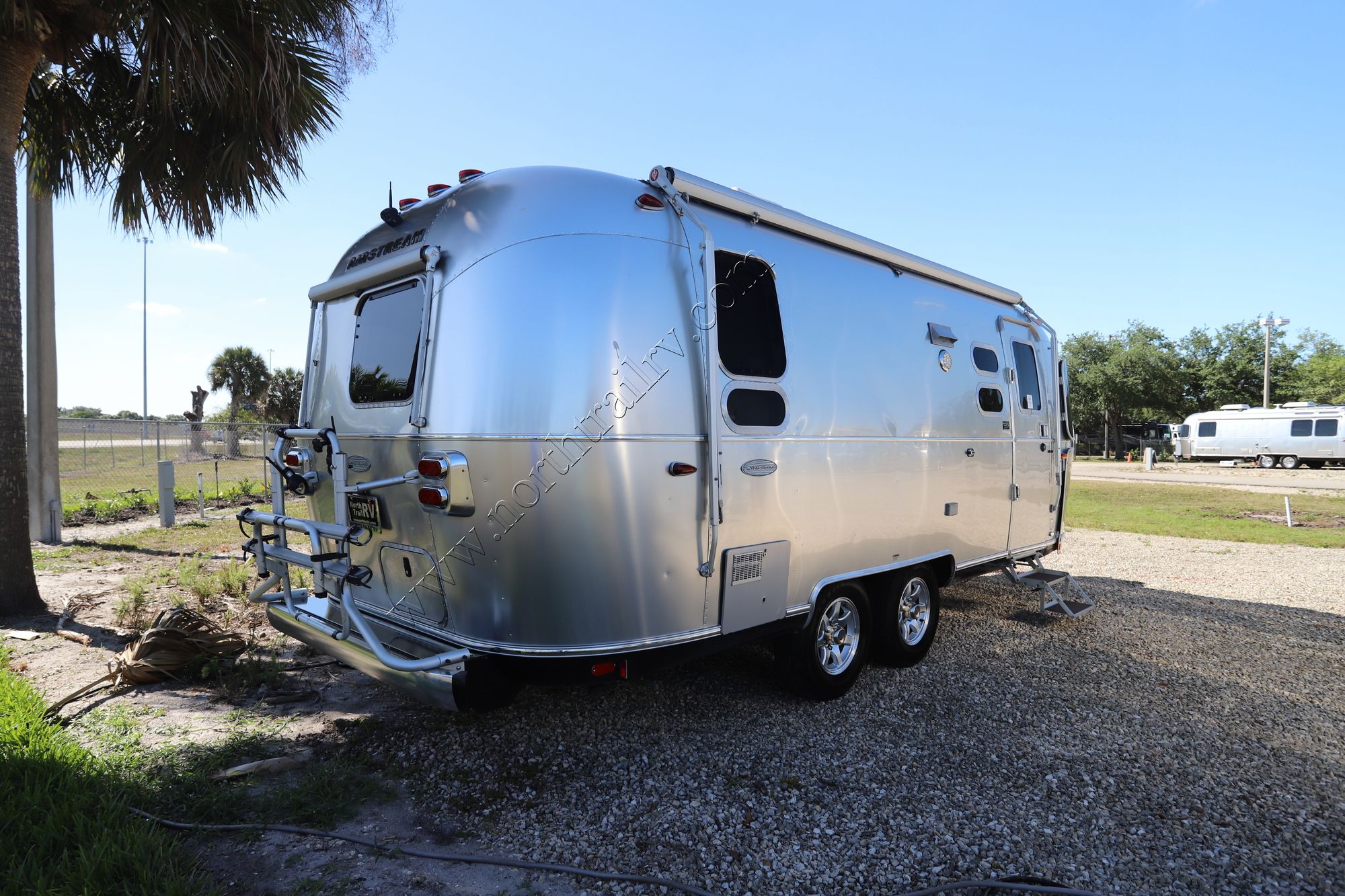 Used 2017 Airstream Flying Cloud 23D Travel Trailer  For Sale