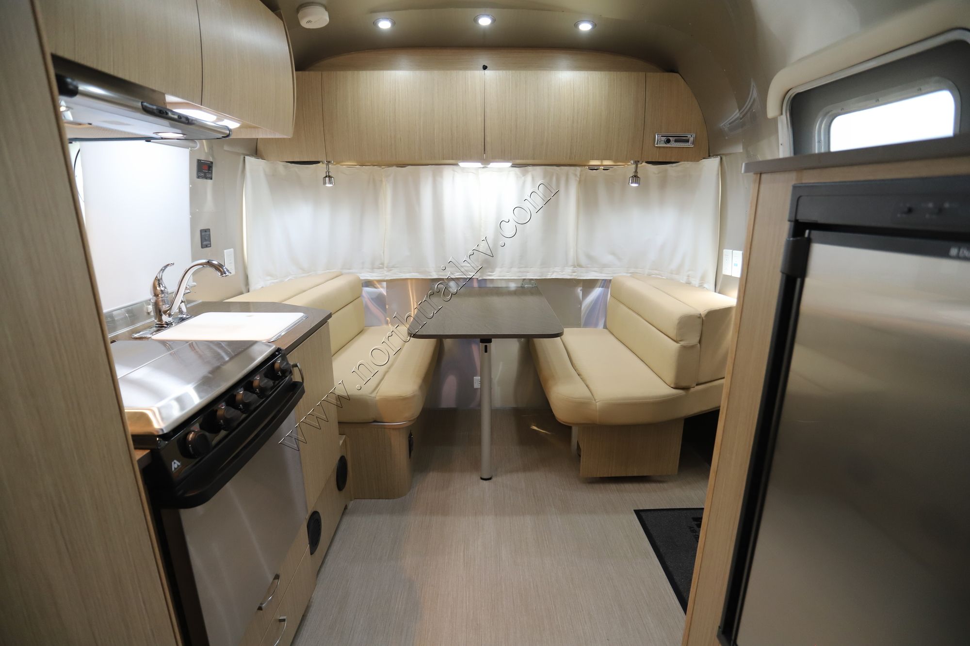 Used 2017 Airstream Flying Cloud 19CNB Travel Trailer  For Sale