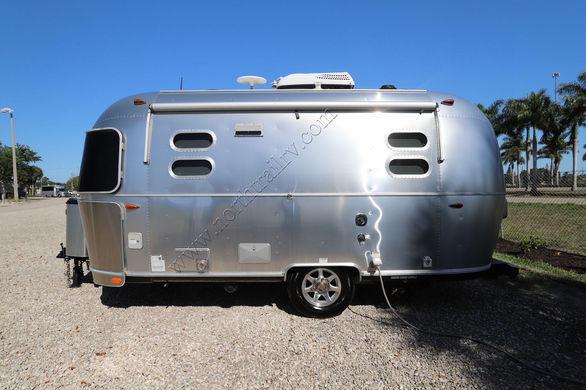 Used 2017 Airstream Flying Cloud 19CNB Travel Trailer  For Sale